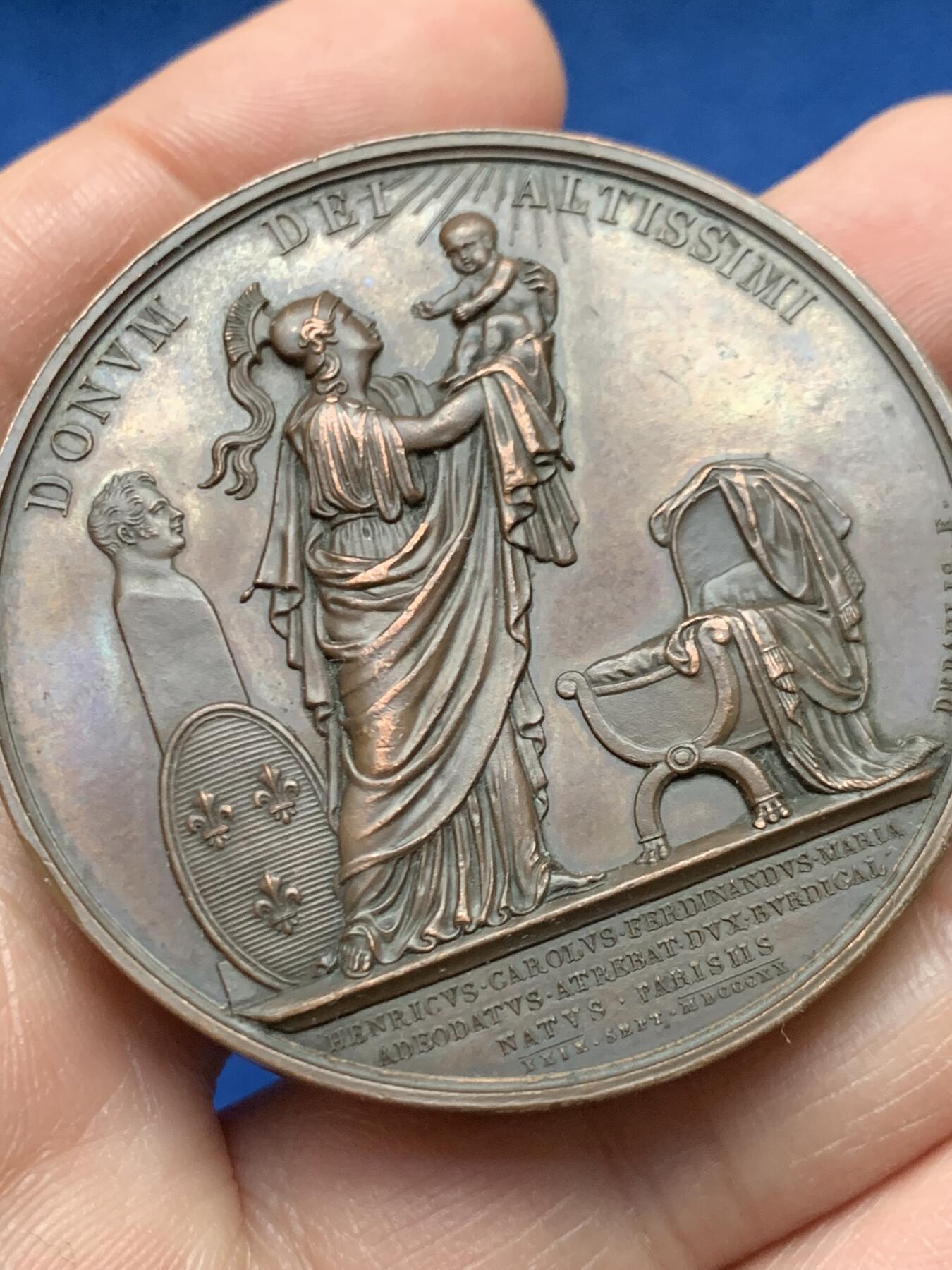 《竞宝斋》第451场 周日，周一，周二  3场连拍 （全场包邮，欢迎送拍） 法国波尔多公爵（亨利五世）诞生纪念铜章，71.78g，50mm，1842年以前无边铭