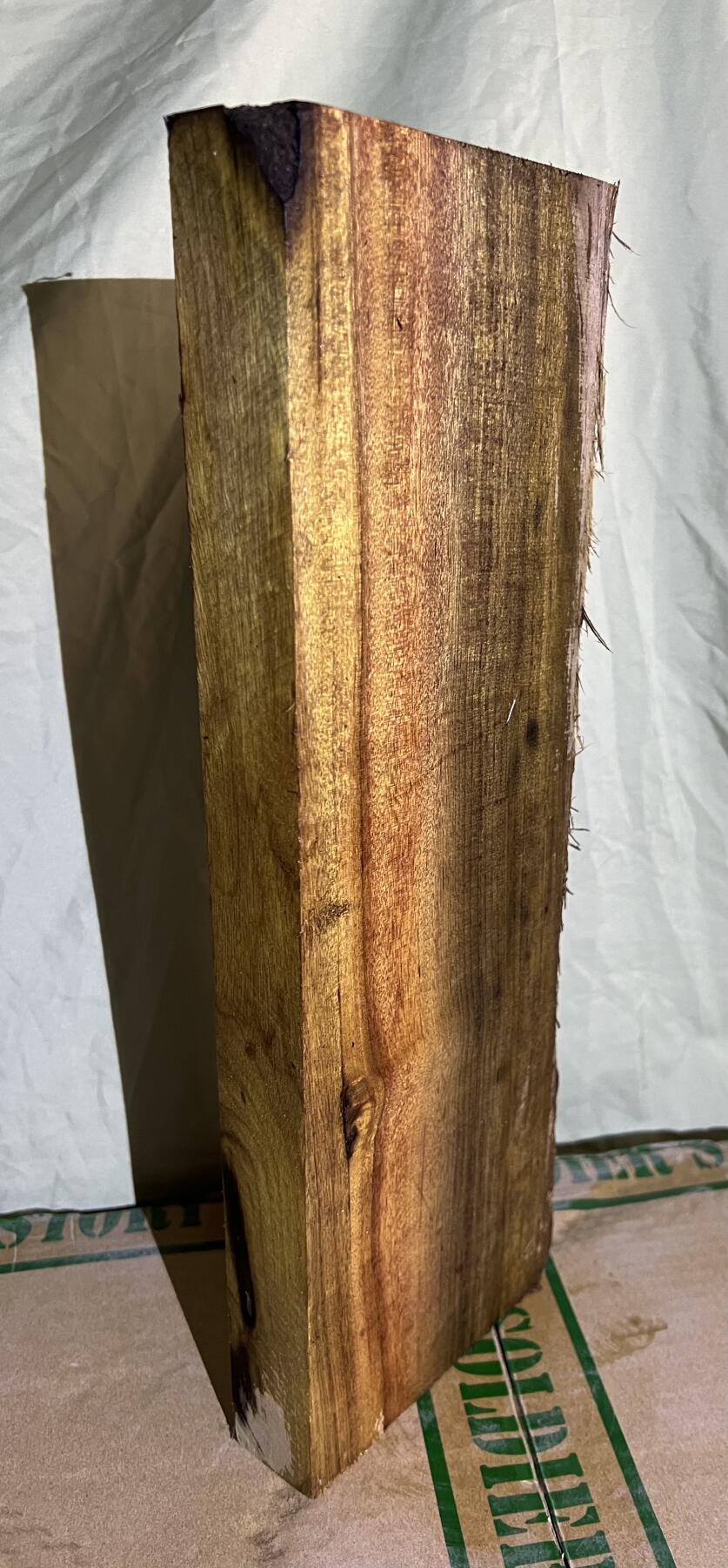 零元拍：1222-3 金丝楠 牌子料   满金丝 果香满满 尺寸：36.4/12.8/厚3.3CM。