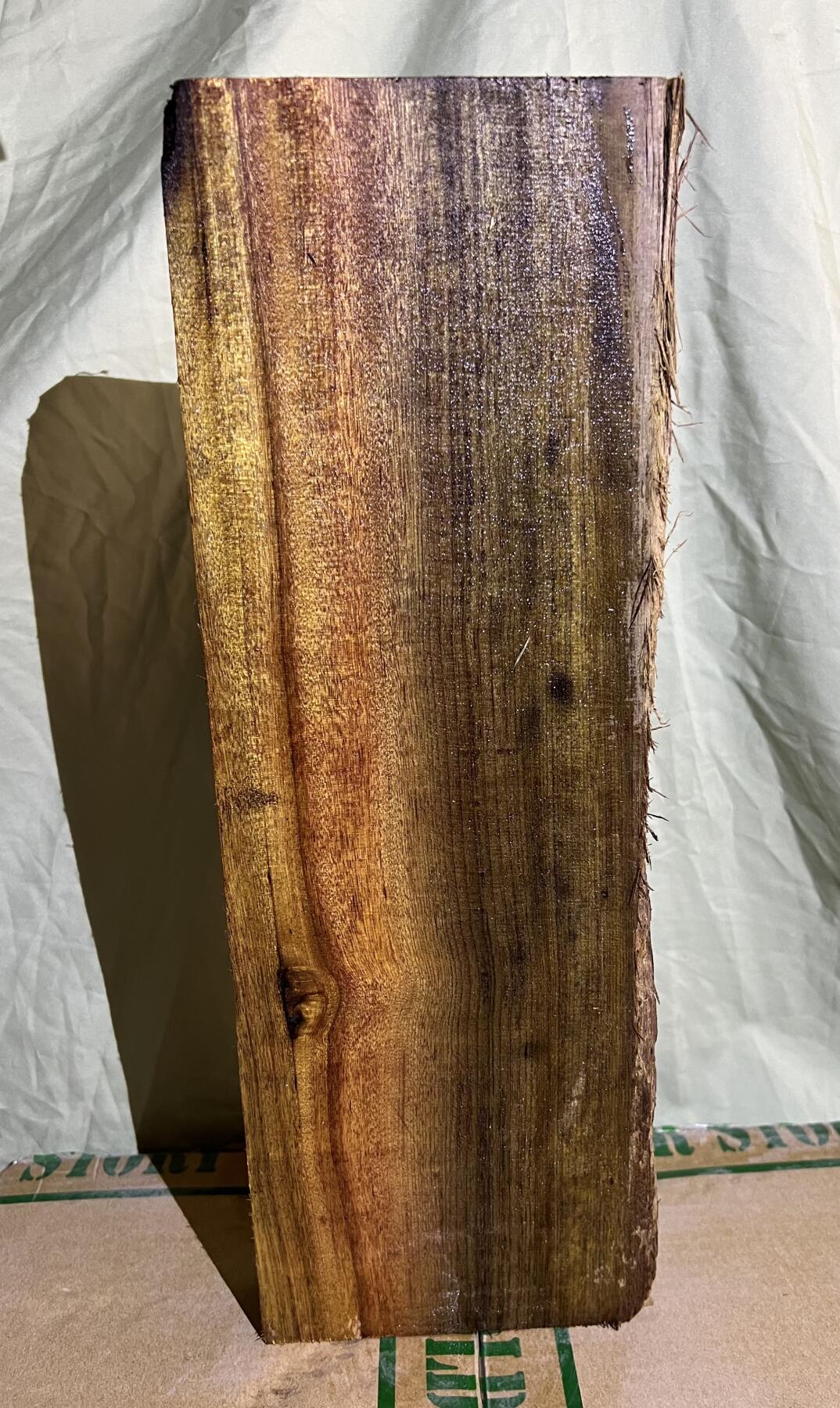 零元拍：1222-3 金丝楠 牌子料   满金丝 果香满满 尺寸：36.4/12.8/厚3.3CM。