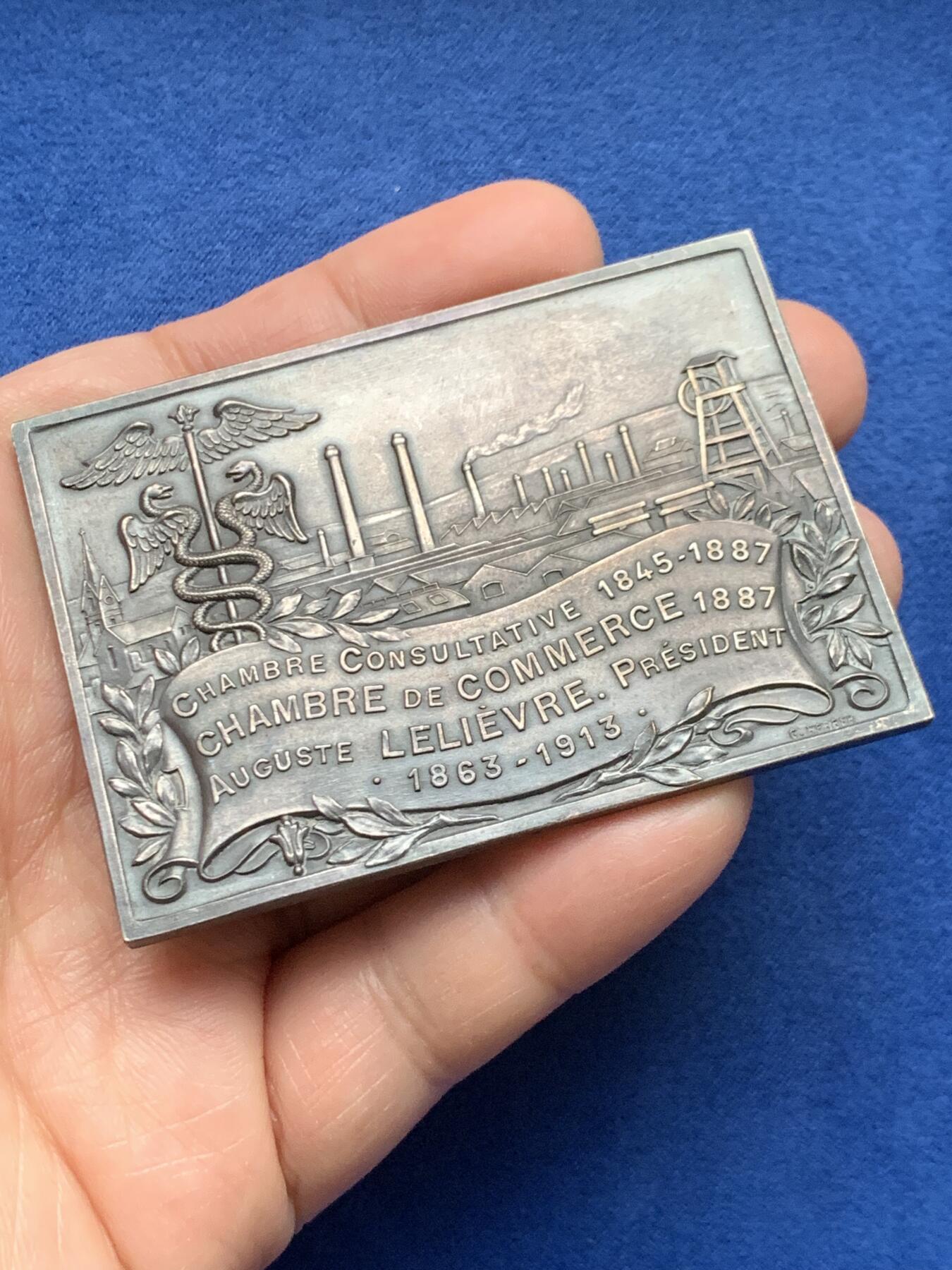 《竞宝斋》第451场 周日，周一，周二  3场连拍 （全场包邮，欢迎送拍） 法国咨询委员会方形镀银铜章，88.55g，50.4*70.7mm，边铭：正方形+铜标