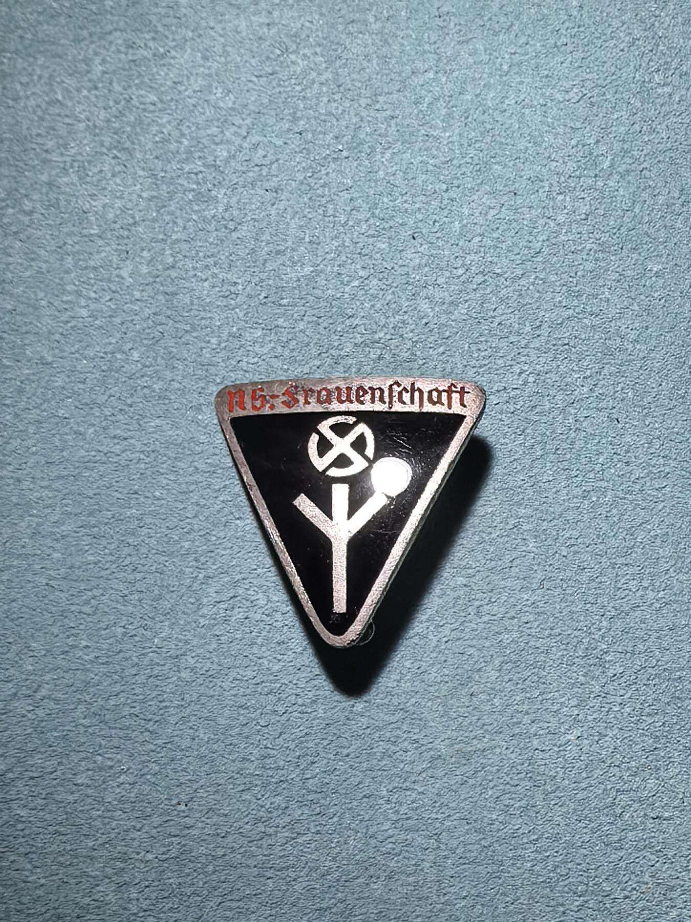 盛世勋华——号角文化勋章邮票专场拍卖第295期 德国（1939）NS妇女协会会员证章 极为少见 带厂标