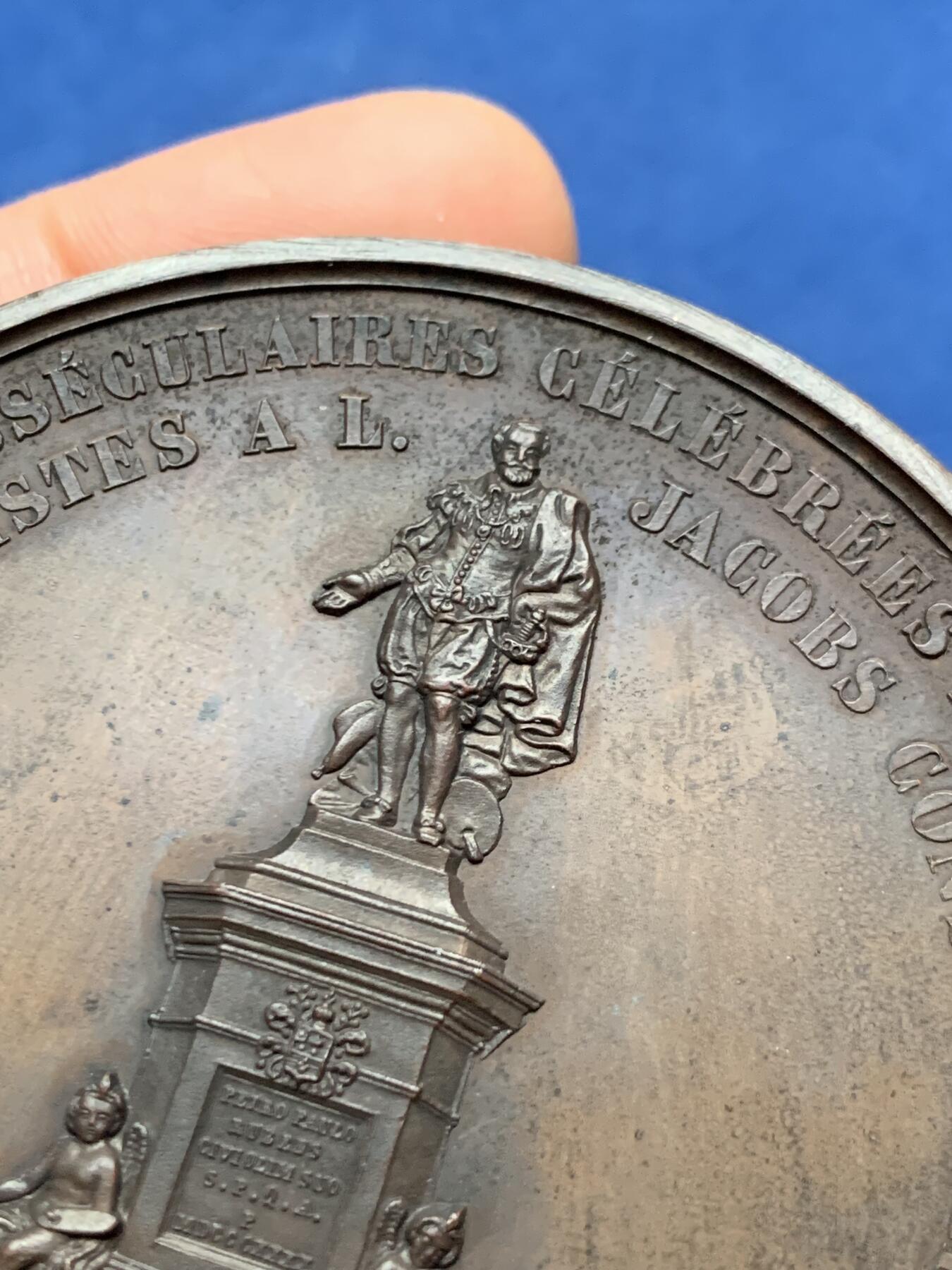 《竞宝斋》第451场 周日，周一，周二  3场连拍 （全场包邮，欢迎送拍） 1840年比利时画家鲁本斯逝世200周年纪念铜章，高浮雕，比常规68mm的尺寸大一圈，201.1g，71.8mm