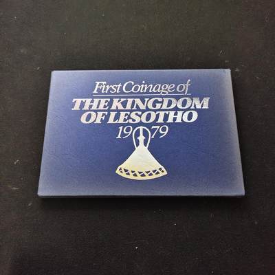 【全场包邮】纯粹捡漏拍489场（免费代拍第26场） - 莱索托1979年官方发行皇家厂经典信封装精制套币-PS10