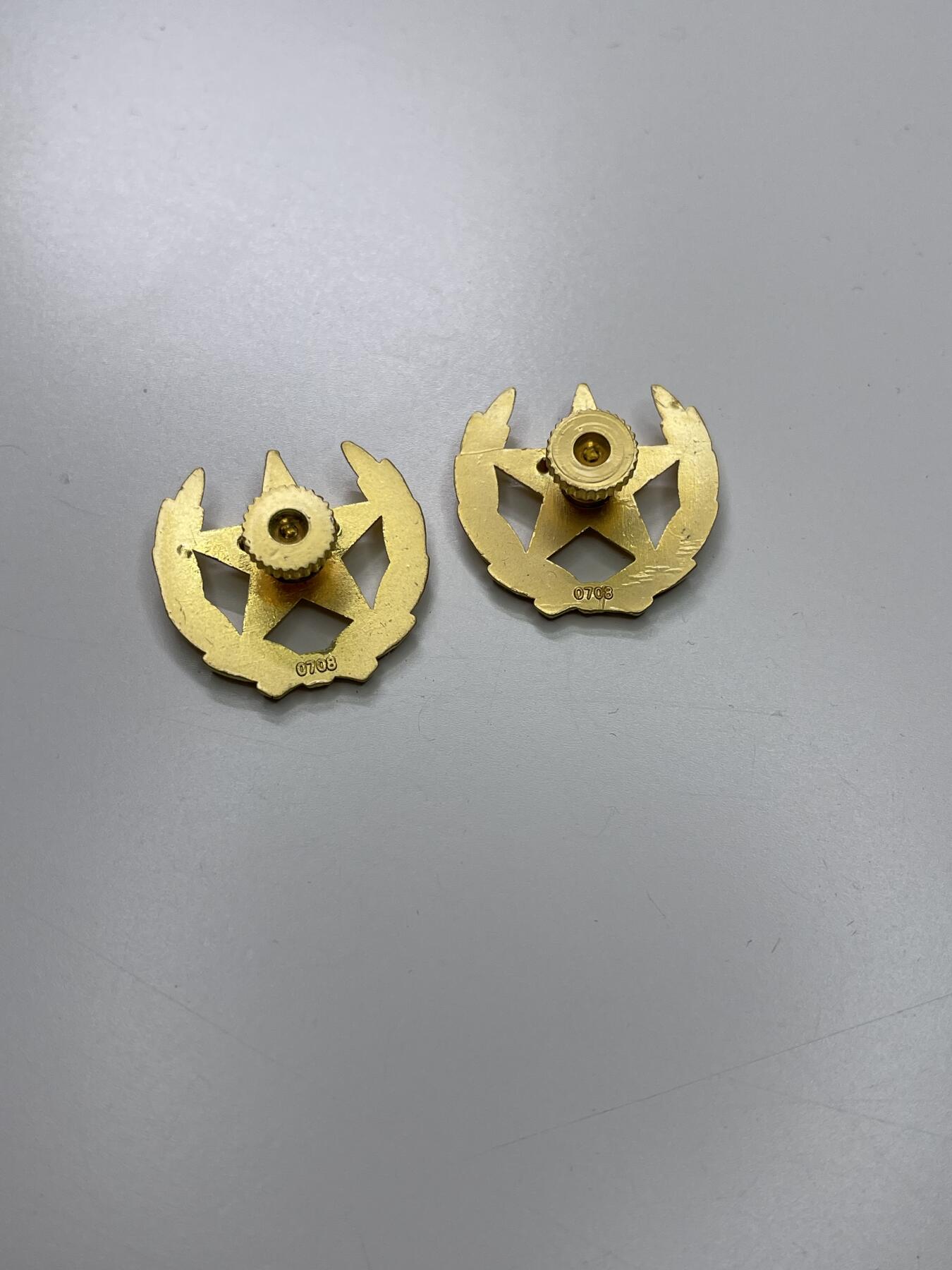 新时代收藏徽章红藏拍卖(第二十九场)  徽章纸品证书杂项 领章一组