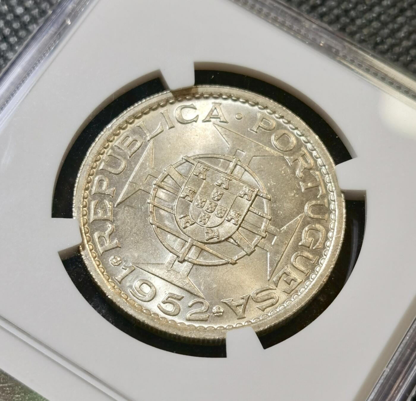 甄臻铺-世界币章拍卖（第45期）精品场拍品征集中，送拍享返佣金等优惠多多 NGC-MS66 澳门 1952年 厚5圆银币