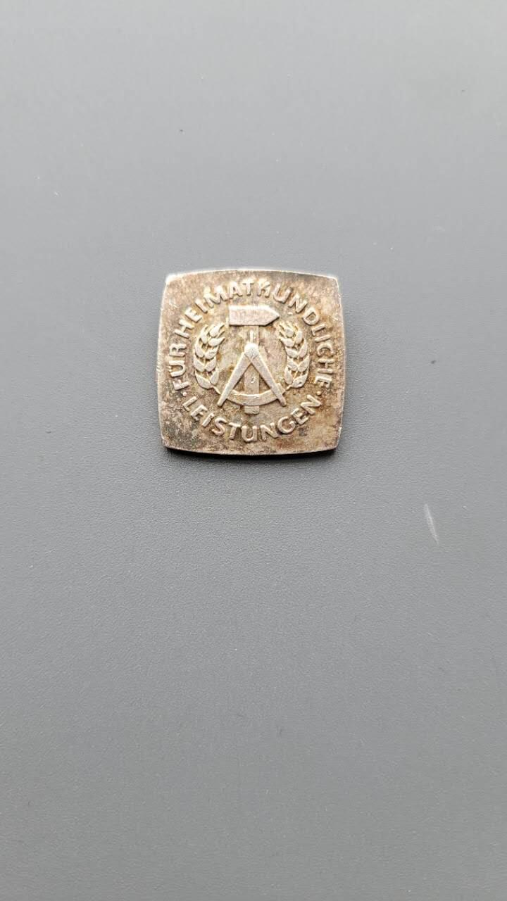 嘉宝良覃世界勋赏第20期拍卖 东德农业大会代表证章