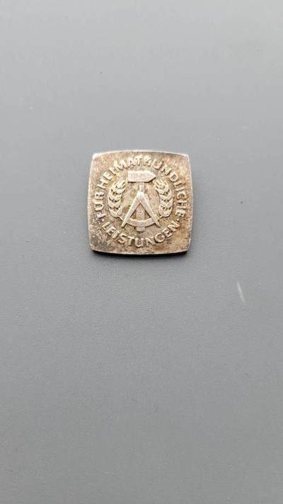 嘉宝良覃世界勋赏第20期拍卖 - 东德农业大会代表证章