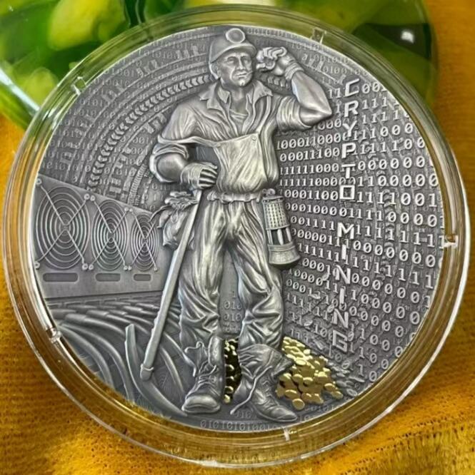 ❤️【币观天下】❤️ 第336期钱币拍卖- 2025.12.26周五晚上6点半场-长期征集拍品 纽埃2021，“(0,1 二进制)加密数字货币采矿” , 50克加大(直径达50mm)、高浮雕、仿古、镀金银币. 盒证全. 新颖创新银币.国外原售价310+美元