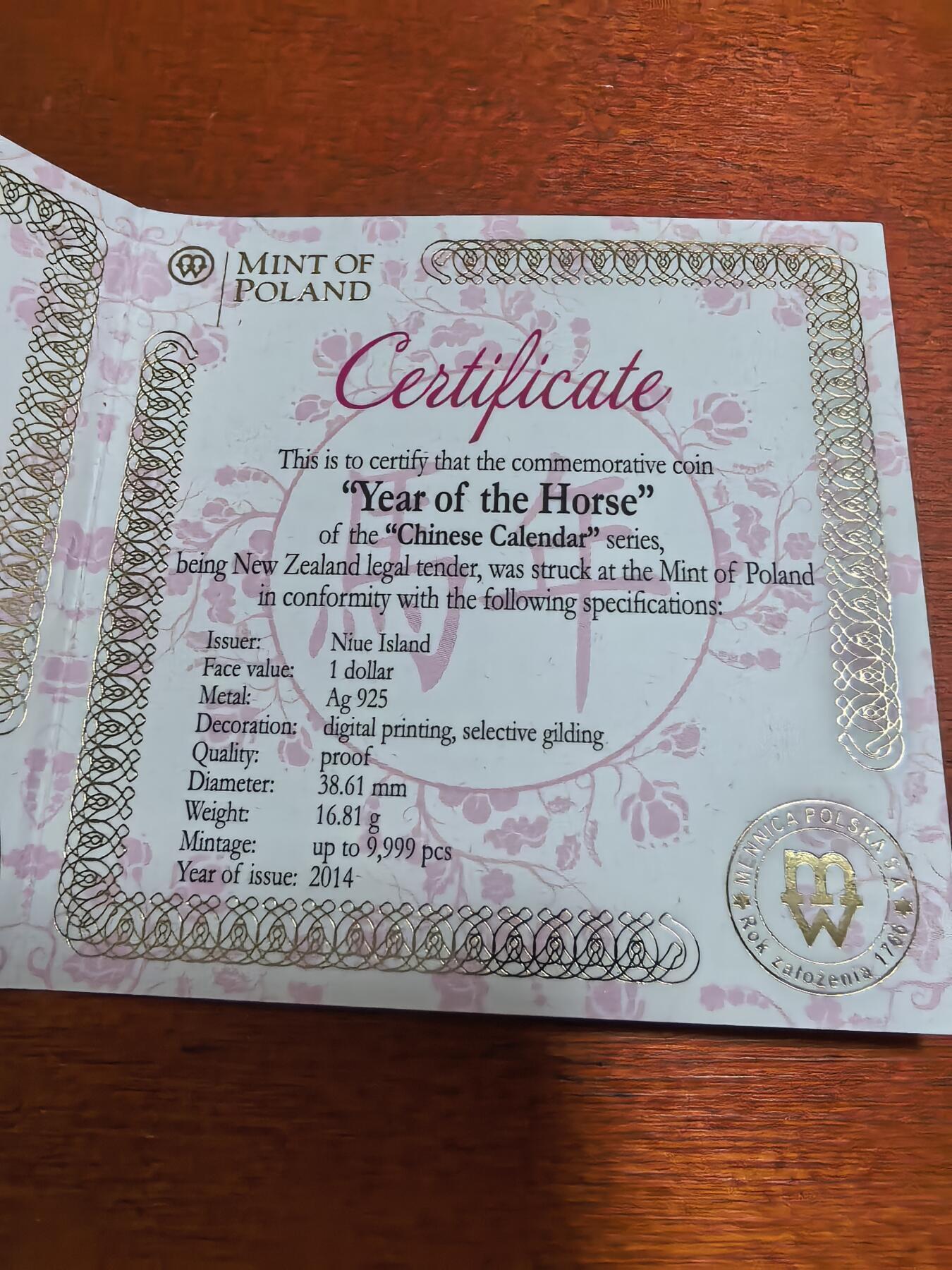 长老汇蛇年精选第八十七场拍卖 2014纽埃马年彩色精制银币，16.81克925银，盒证全，马蹄形盒