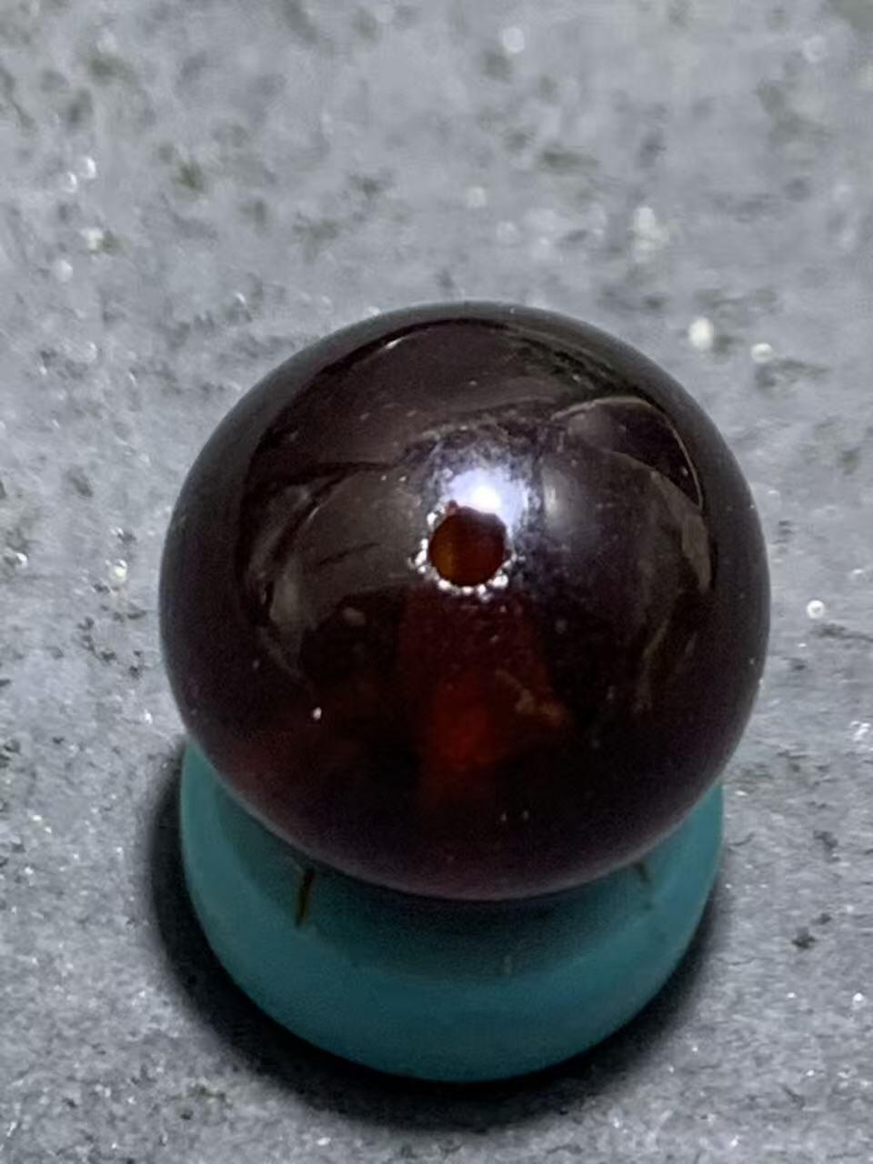 天然乌克兰血珀通货圆珠一颗，