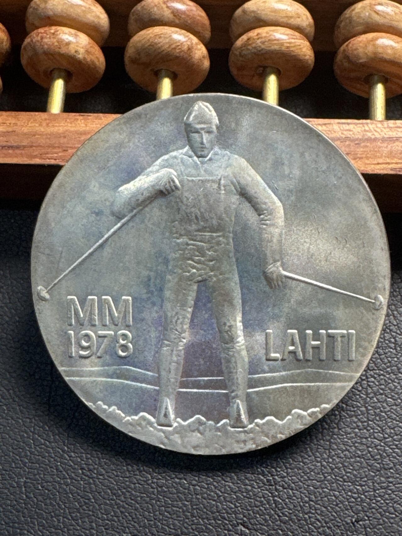 ❤️【币观天下】❤️ 第336期钱币拍卖- 2025.12.26周五晚上6点半场-长期征集拍品 稀少 芬兰早期原包装带证书1978年第十二届北欧滑雪锦标赛纪念银币26.3克