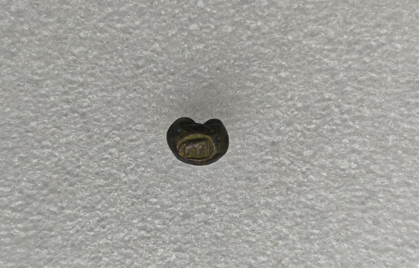 瓶子🏺第222期拍卖会  素可泰王朝象形海螺图案屁股锭银锭