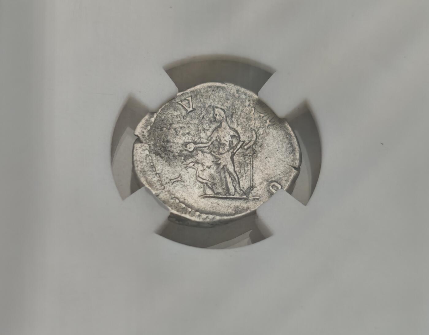 瓶子🏺第222期拍卖会  公元193-217年   古罗马帝国时代多姆娜皇后	 正面皇后头像  背面天后朱诺 1狄纳里银币 3克