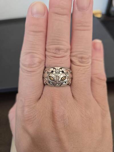 西秦中古拍卖第七十期 - 精工饕餮纹925银男戒活口戒指，镶嵌精炼黄铜双眼，图案纹饰清晰立体，带银戳，年轻人中年人都适合，自用送礼都合适，重量如图三所示