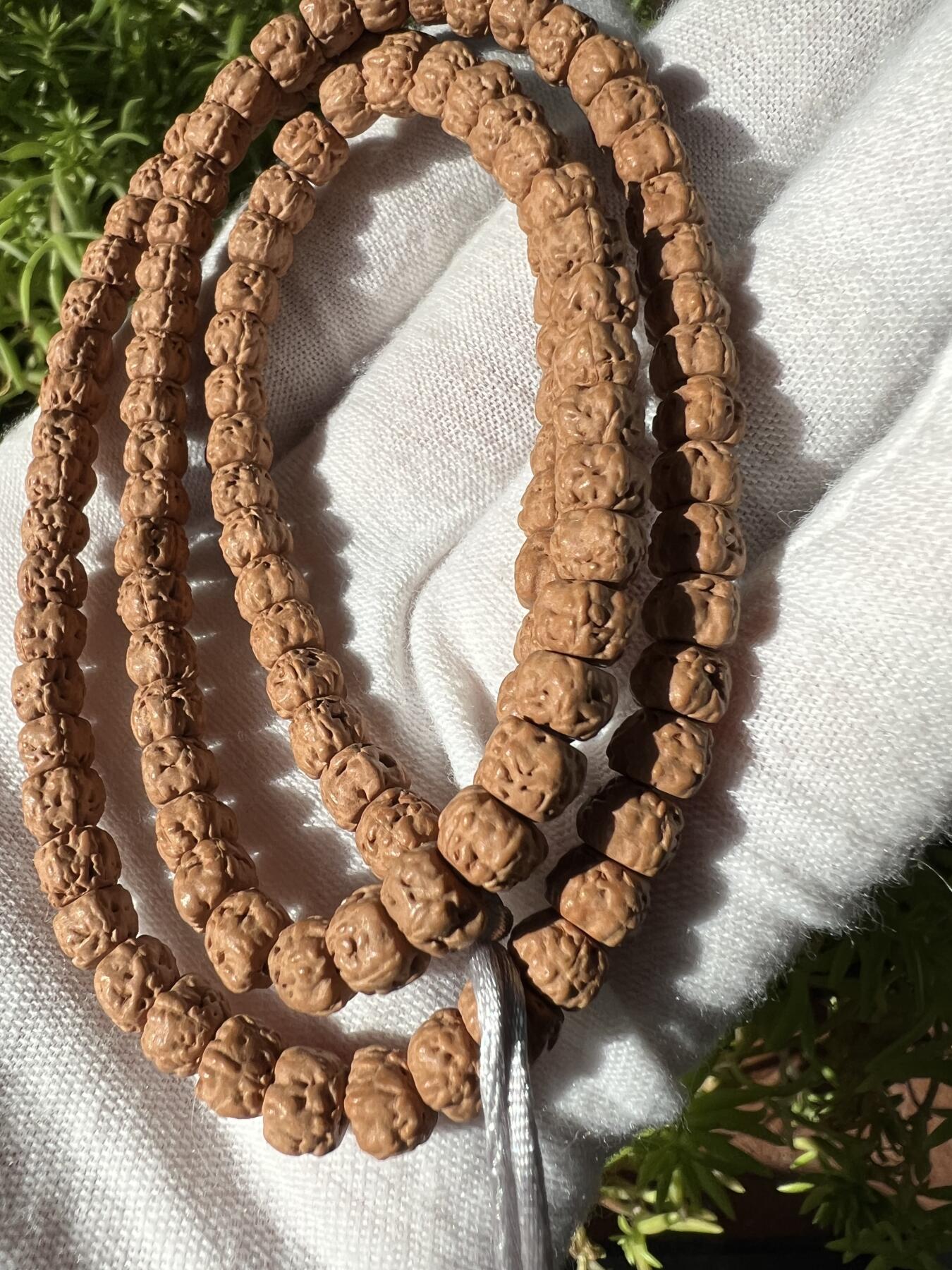 零元拍：龙切 五爪金龙小佛手长串6.5 MM左右，非常容易变红，坊间人称三日红，很容易有盘玩成就感。后图是自己佩戴不到三个月效果