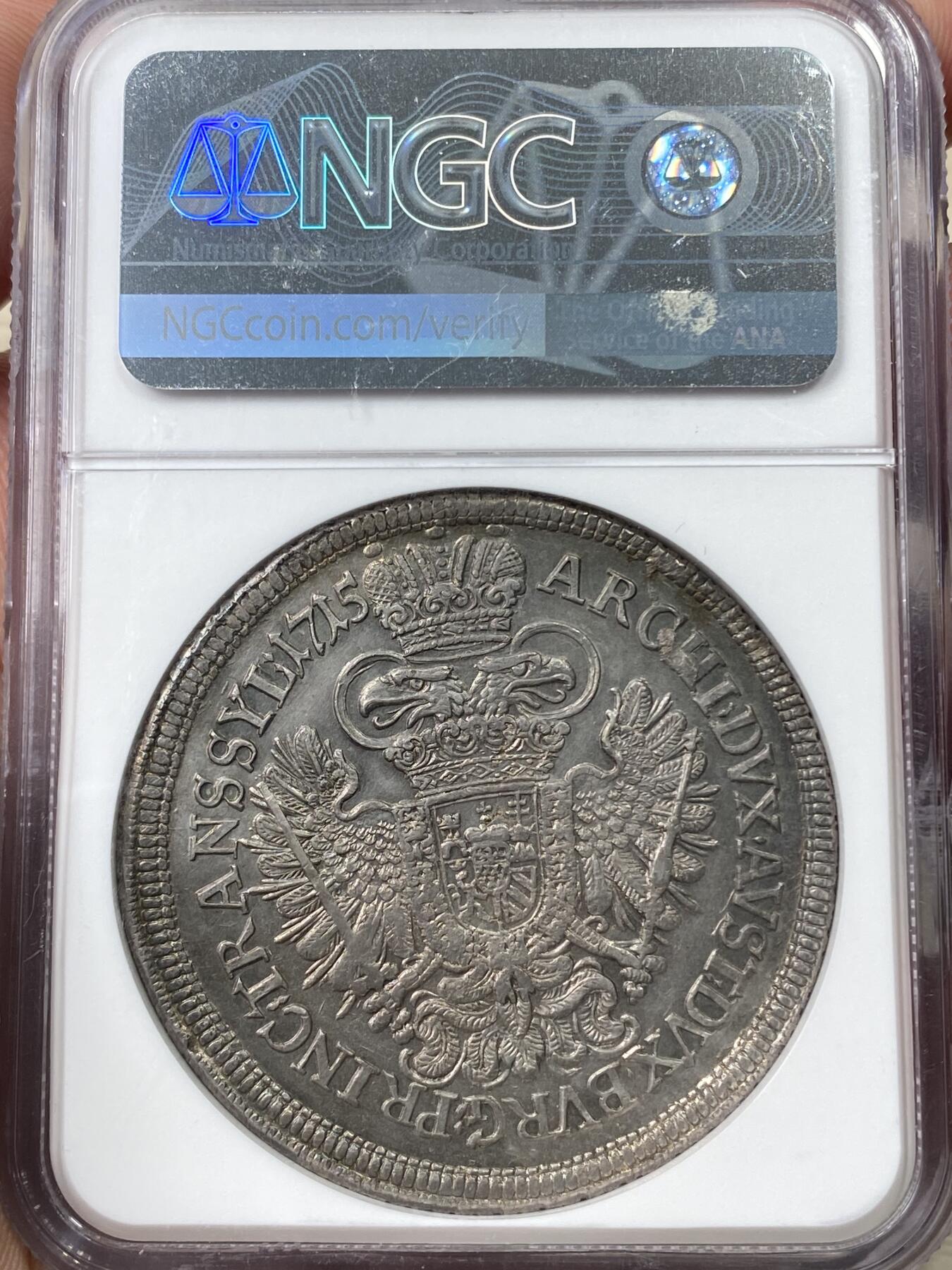 万国钱币拍卖第058期（万国新年大拍） NGC MS62 1715/12年神圣罗马帝国匈牙利卡尔六世双头鹰大泰勒 罕见骑字年份 NGC唯一评论记录冠军分 特兰西瓦尼亚造币厂铸 极为罕见的珍惜神罗泰勒品种 卡尔六世半身像设计仅使用2年 充满光泽的欧陆油彩包浆在币面闪闪发光 双面深打细节完整保留 十几年前HA非骑字年份63分的成交价就超过6000美金 错过难寻的顶级收藏品质