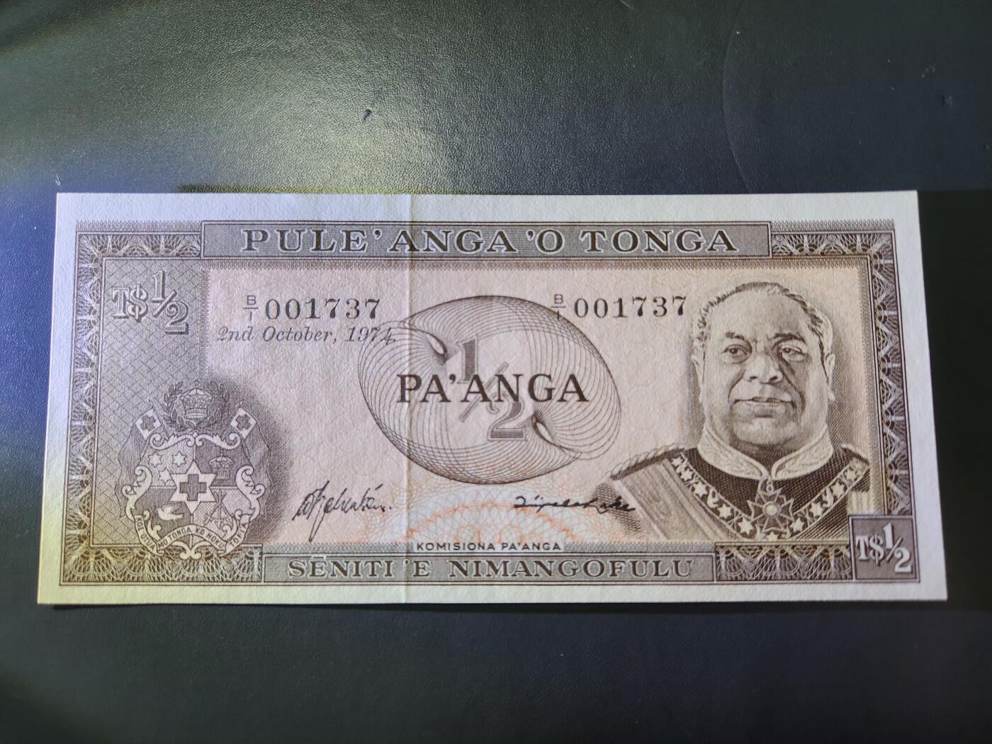 12月24号晚上8点 外国纸币自动截拍第76场 汤加1974年1/2潘加 国王图普四世 第一版 新品
