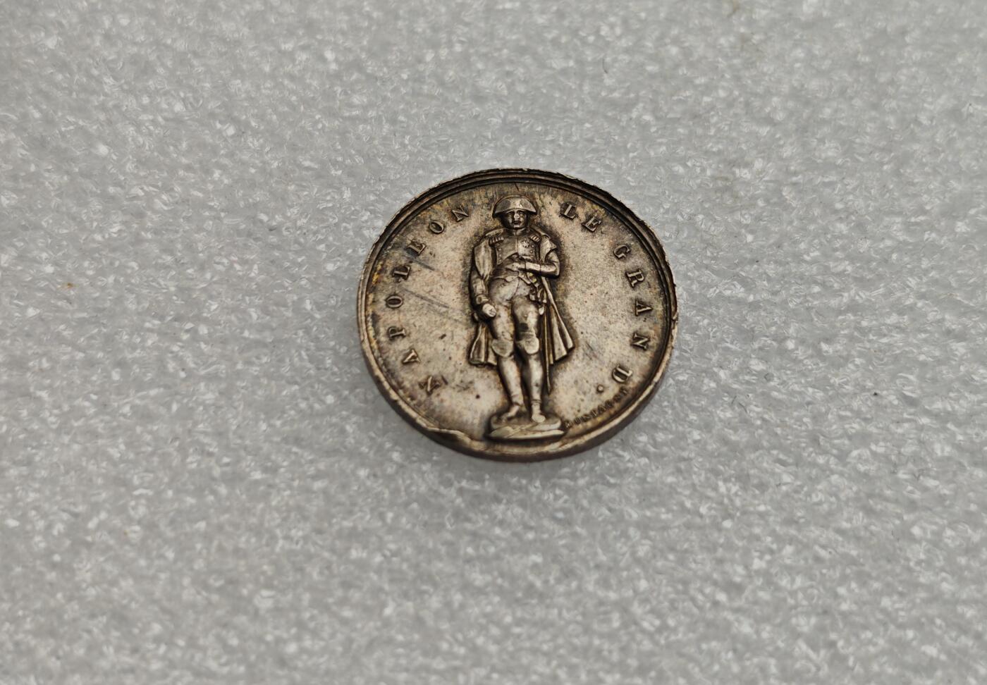 瓶子🏺第222期拍卖会  1833年法国拿破仑站立全身像纪念小银章  稀少版本  戎装全身像罕见