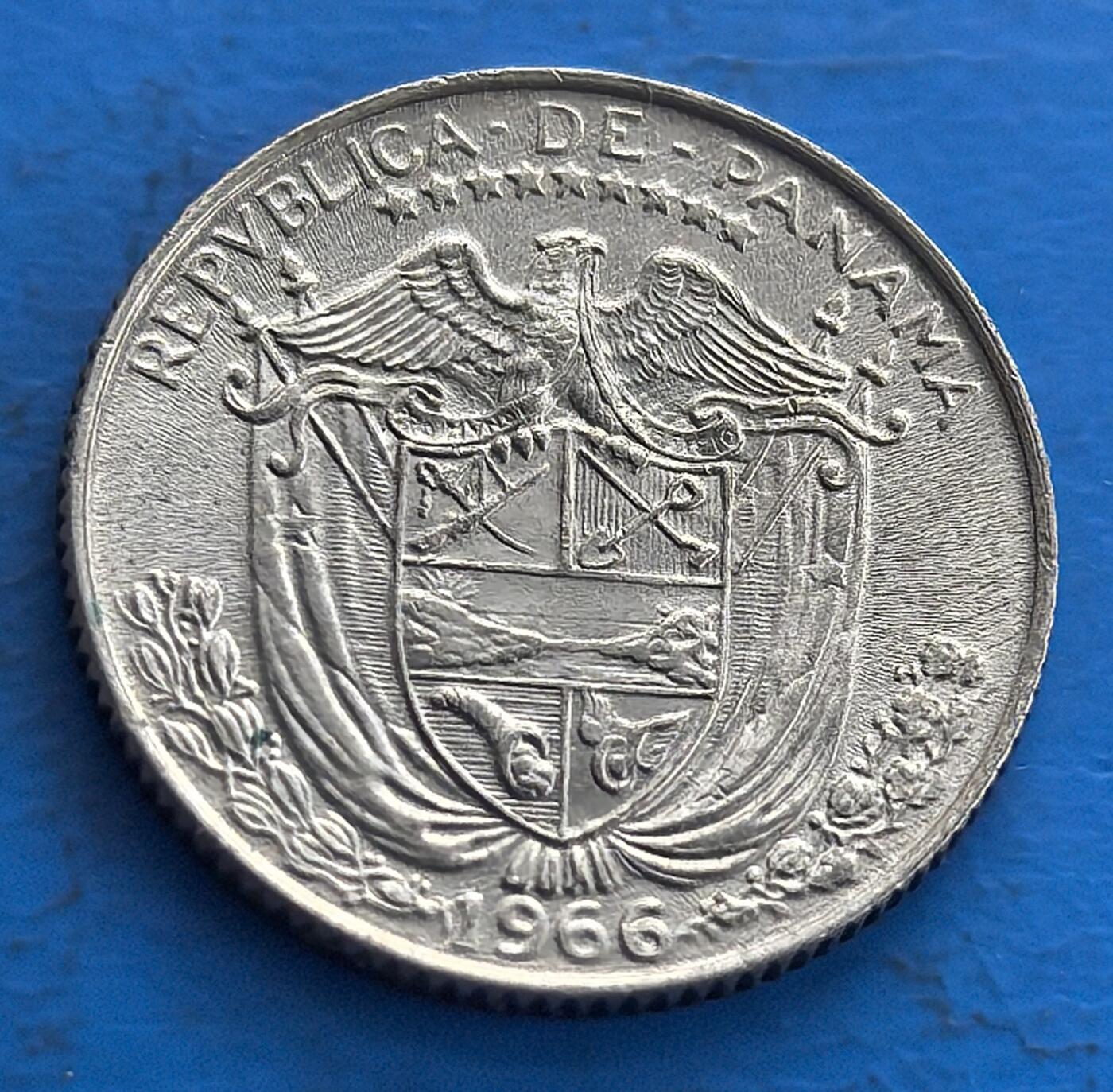 外国优质老铜币高银银币，周六九点倒数截拍，满百包邮，持续收拍 巴拿马1966 年 1/10 巴波亚，正面镌探险家巴尔沃亚，背展国徽，藏中美洲探索史与国家符号，拉美币藏亮点 。