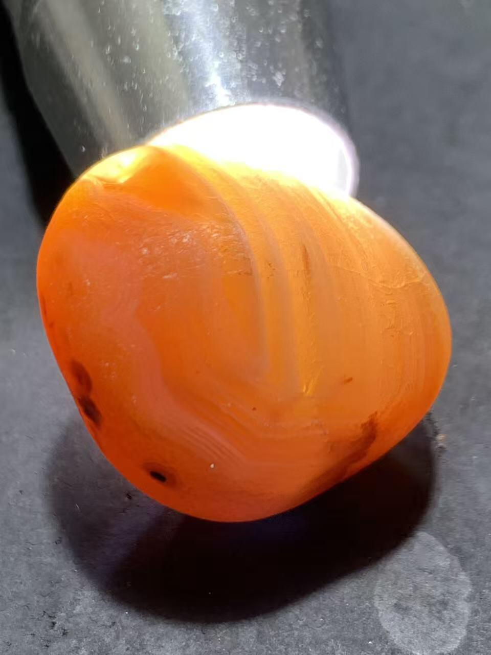 精美红白天眼千层纹水冲籽川料南红玛瑙原石一颗