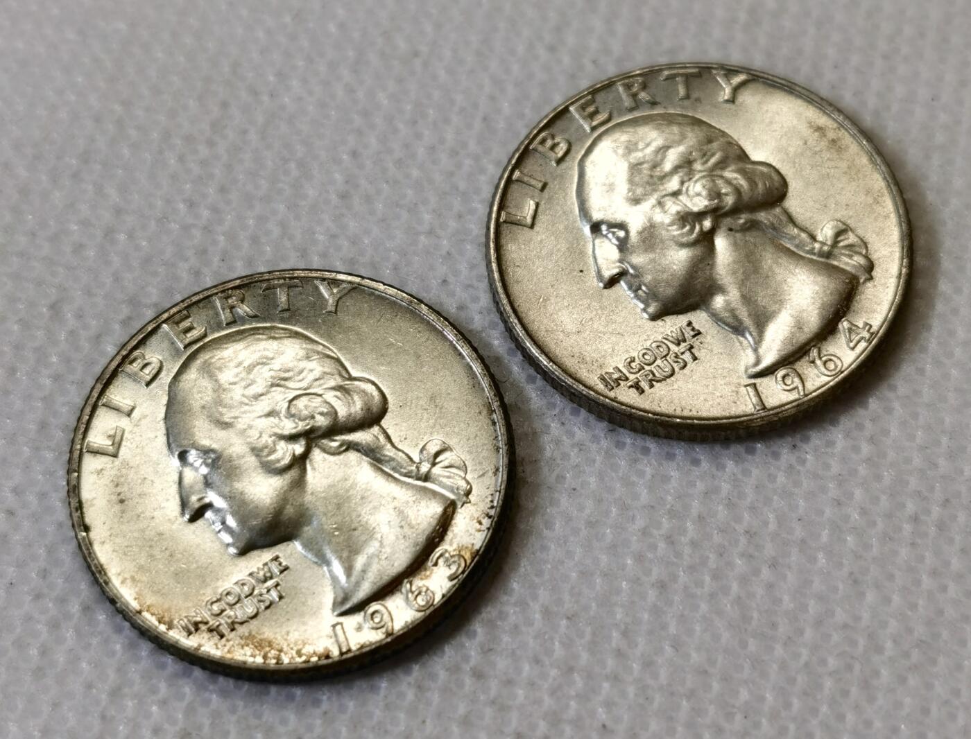 甄臻铺-世界币章拍卖（第45期）精品场拍品征集中，送拍享返佣金等优惠多多 UNC美国1963、64年华盛顿25分银币2枚原光 12.5克 含银90% 纯银价170多，细节见图