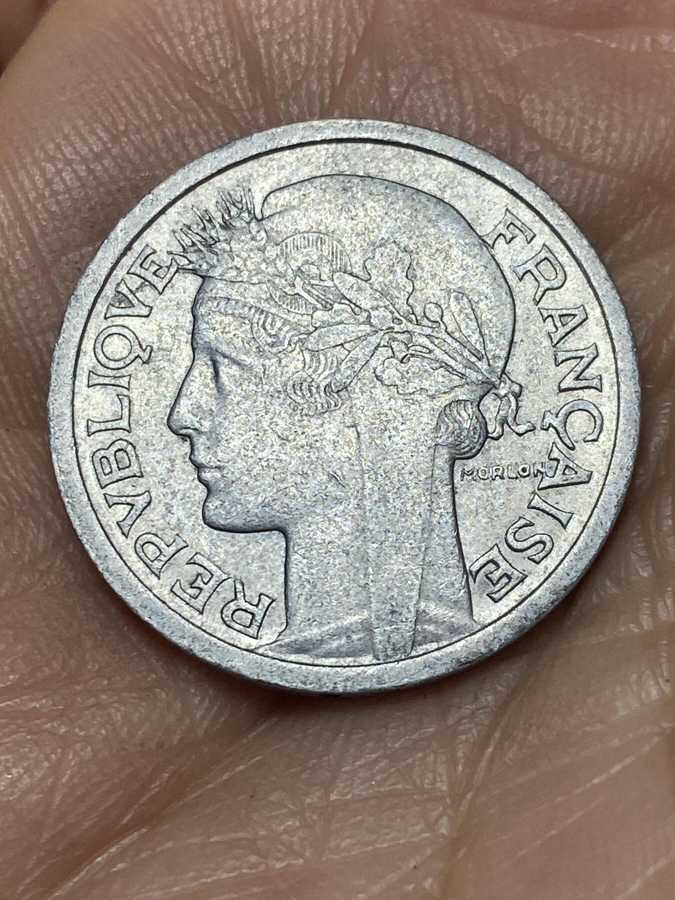 2025年第一百四十场(总第一百六十六场）外国好品散币场(免佣金) 法兰西第四共和国1959年1法郎(关门年，owl–猫头鹰标)