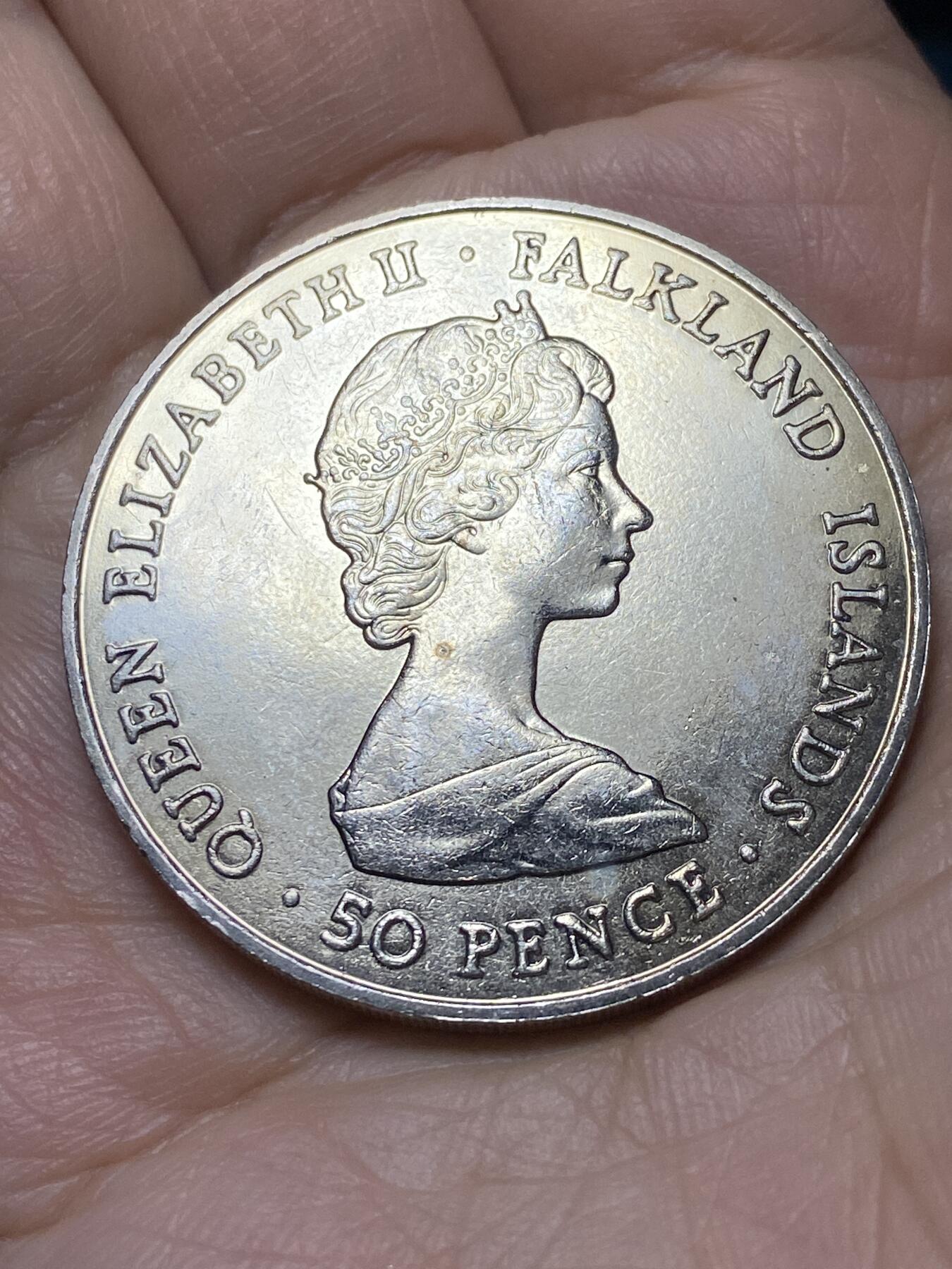 2025年第一百四十场(总第一百六十六场）外国好品散币场(免佣金) 福克兰群岛🇫🇰1982年50便士克朗型币(马岛战争胜利纪念币)