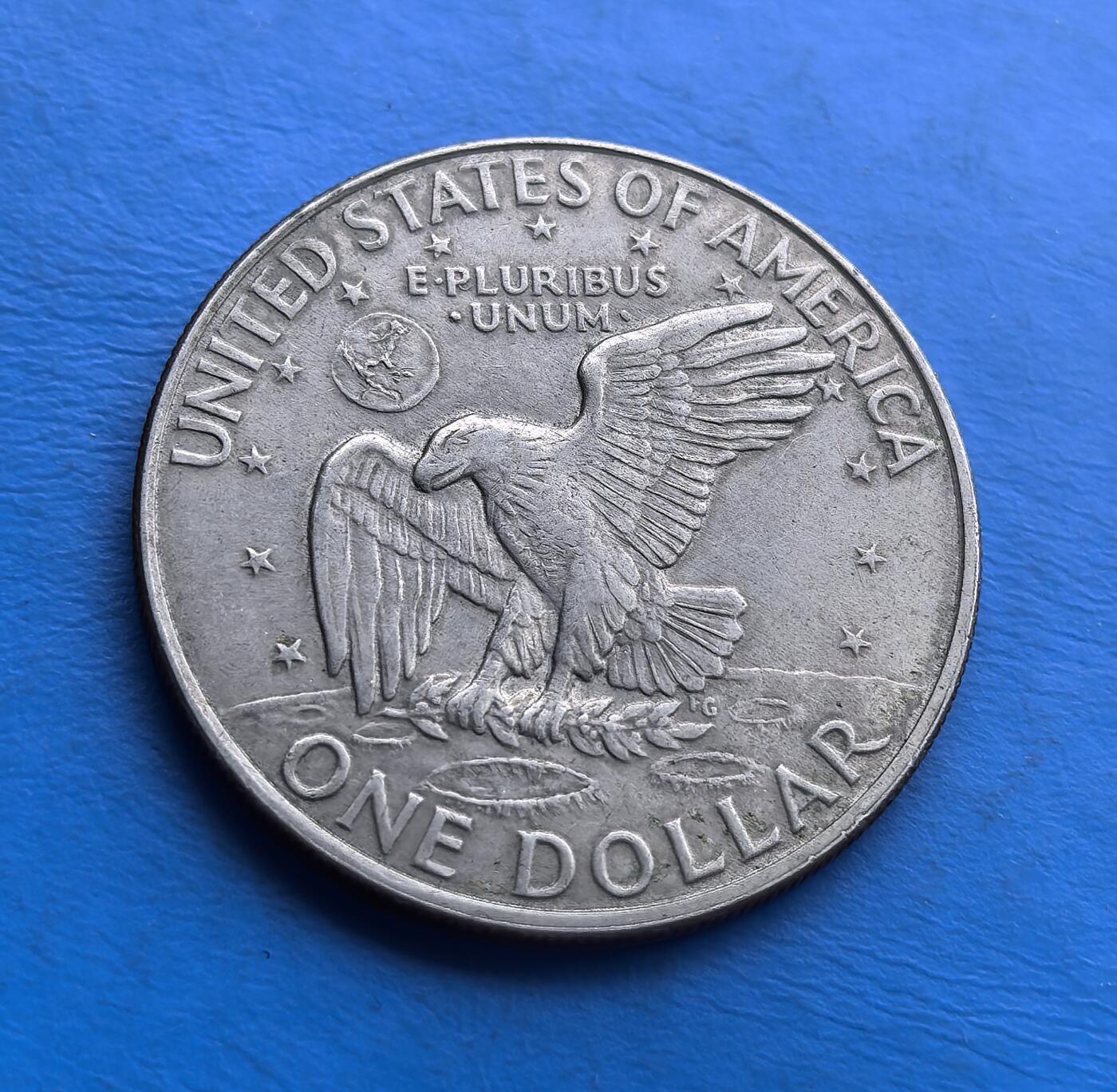 外国优质老铜币高银银币，周六九点倒数截拍，满百包邮，持续收拍 美国艾森豪威尔1972 年一元，纪念总统兼二战统帅。正面领袖侧像，背面鹰踞月球（呼应阿波罗登月），串联军事、太空史诗。冷战背景下的货币符号，流通好品稀缺。