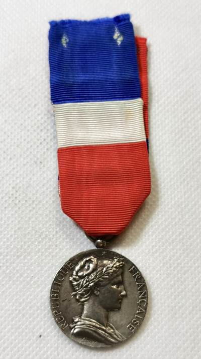 甄臻铺-世界币章拍卖（第45期）精品场拍品征集中，送拍享返佣金等优惠多多 - 法国银级劳工荣誉奖章 少见农业部版女神像 11.5克 925银 1982年实发