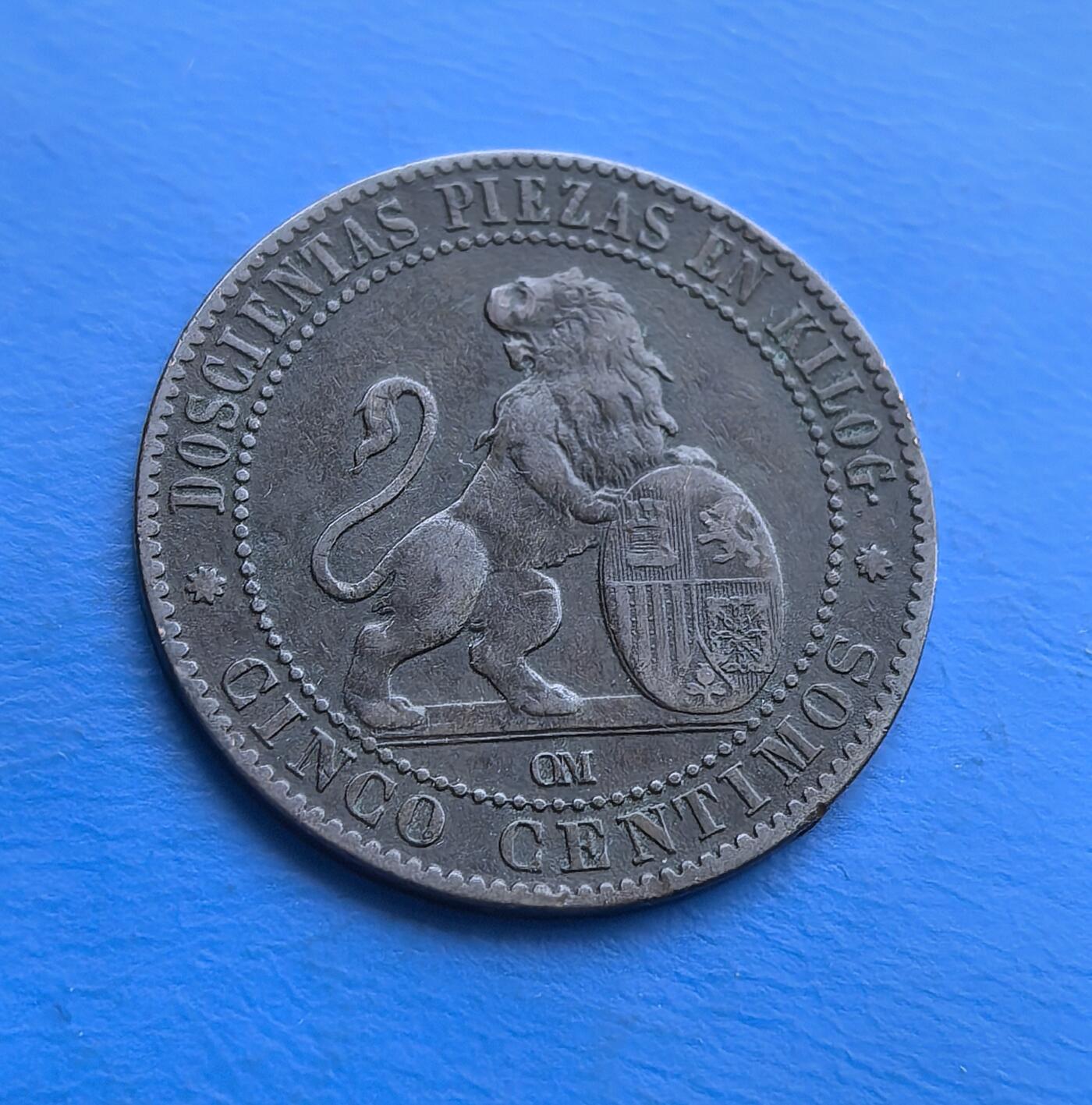 外国优质老铜币高银银币，周六九点倒数截拍，满百包邮，持续收拍 西班牙 1870 年5 分铜币，正面坐姿女神（国家象征），背面雄狮护盾（传统纹章），凝萃伊比利亚文化符号。百年包浆显岁月痕迹，见证 19 世纪西班牙货币体系