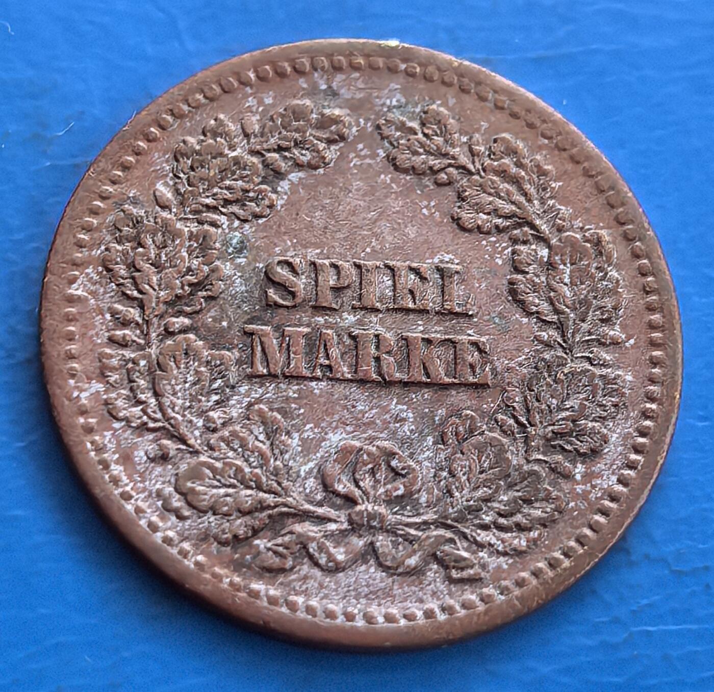 外国优质老铜币高银银币，周六九点倒数截拍，满百包邮，持续收拍 法国埃菲尔铁塔纪念章，年份约1920年左右，直径21.8mm，铜质包浆，复刻地标，藏趣味收藏与欧陆风情，小众特色标的 。