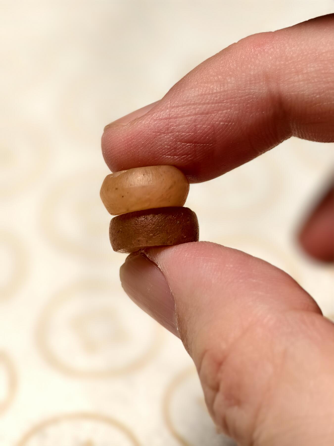 抚柳草堂-第四期章牌钱币（圣诞专场） 奖章勋章限时免佣 满百包邮 放漏专场 新石器时代 研磨类水晶石英质古珠一对 总重3.2g 直径13mm左右 永久保真