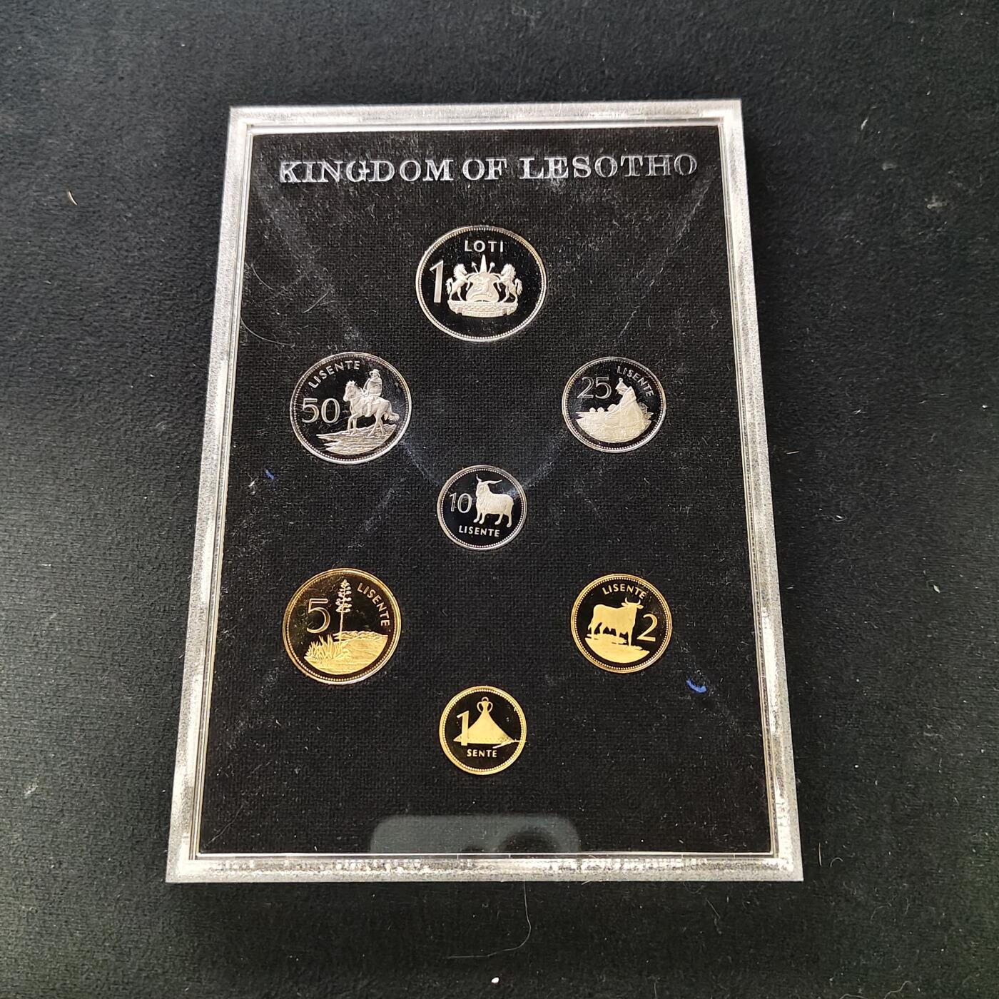 【全场包邮】纯粹捡漏拍489场（免费代拍第26场） 莱索托1979年官方发行皇家厂经典信封装精制套币-PS10