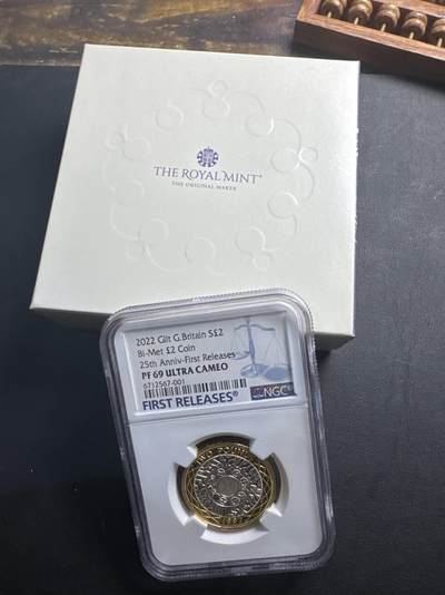 ❤️【币观天下】❤️ 第336期钱币拍卖- 2025.12.26周五晚上6点半场-长期征集拍品 - 英国2022年2镑发行25周年精制双金属纪念银币 NGC PF69