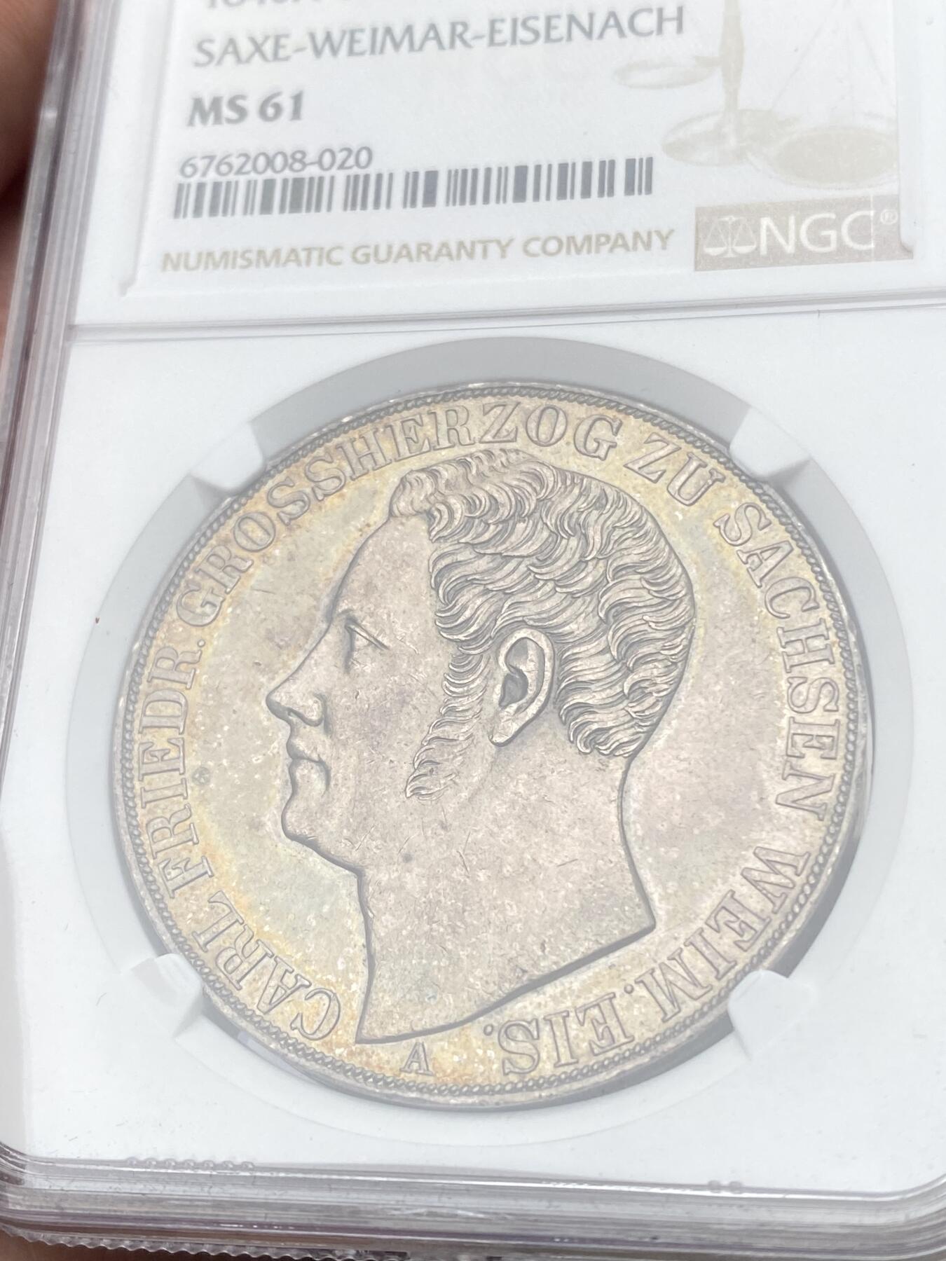 万国钱币拍卖第058期（万国新年大拍） NGC MS61 1840年德国萨克森-魏玛-爱森纳赫流通纹章2泰勒 首年发行1.9万枚的小邦名誉品种 好品极难 原味孔雀绿油彩包浆浮雕质感 