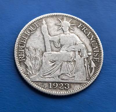 外国优质老铜币高银银币，周六九点倒数截拍，满百包邮，持续收拍 - 法属印度支那1923 年 20 分银币，见证法国殖民越南、老挝、柬埔寨时期。正面 “坐洋”（自由女神坐像，持束棒、倚锚舵，旁稻穗呼应当地农耕 ），背面花环环饰 “20 CENT”，铭文烙刻殖民身份。百年包浆凝岁月痕迹，承载法殖亚洲史，是解码印支货币、殖民文化的实物标本。银质基底 + 独特设计 + 稀缺殖民题材，为殖民币、亚洲币藏家触摸百年殖民风云的珍贵载体 。