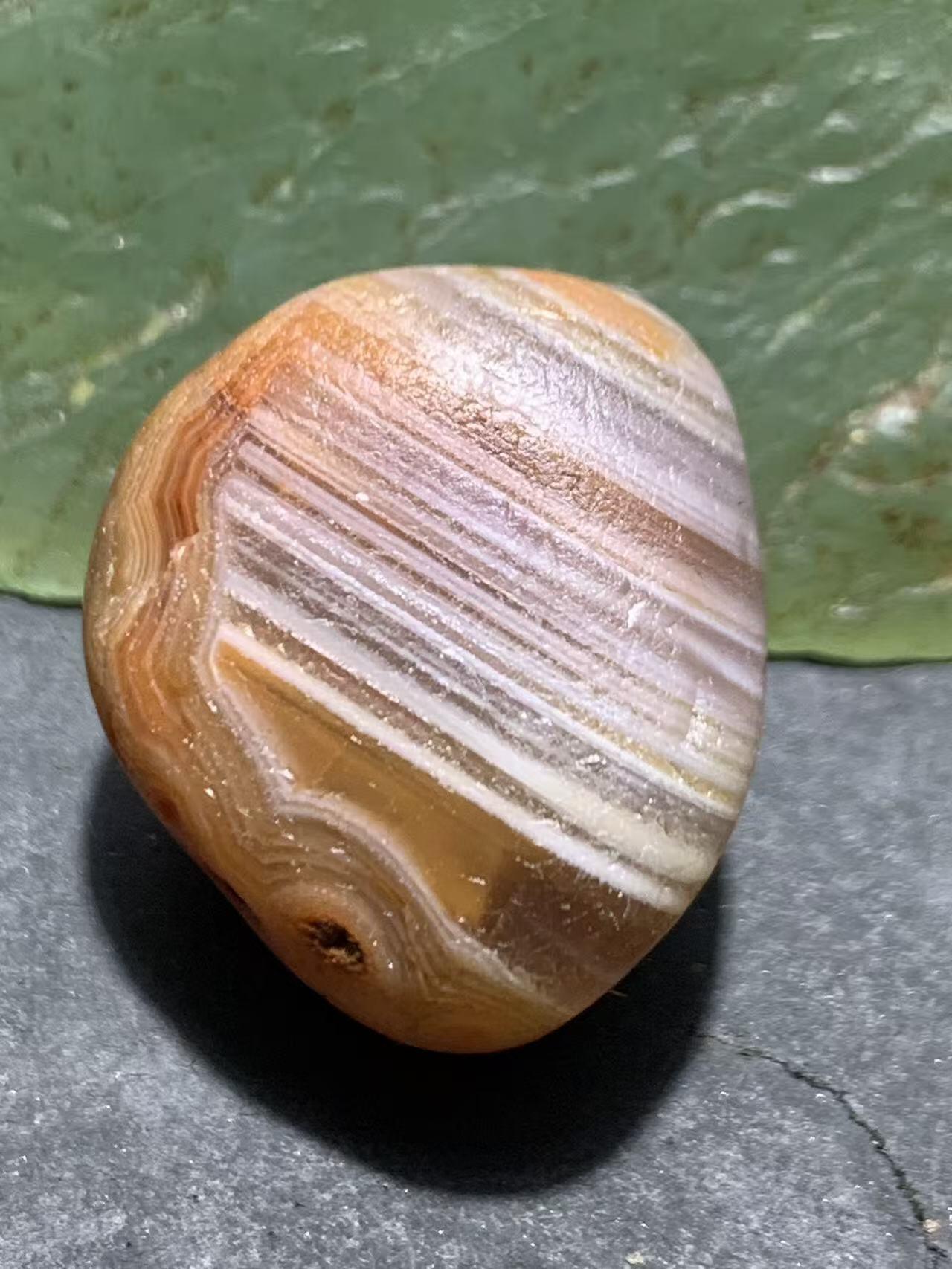 精美红白天眼千层纹水冲籽川料南红玛瑙原石一颗