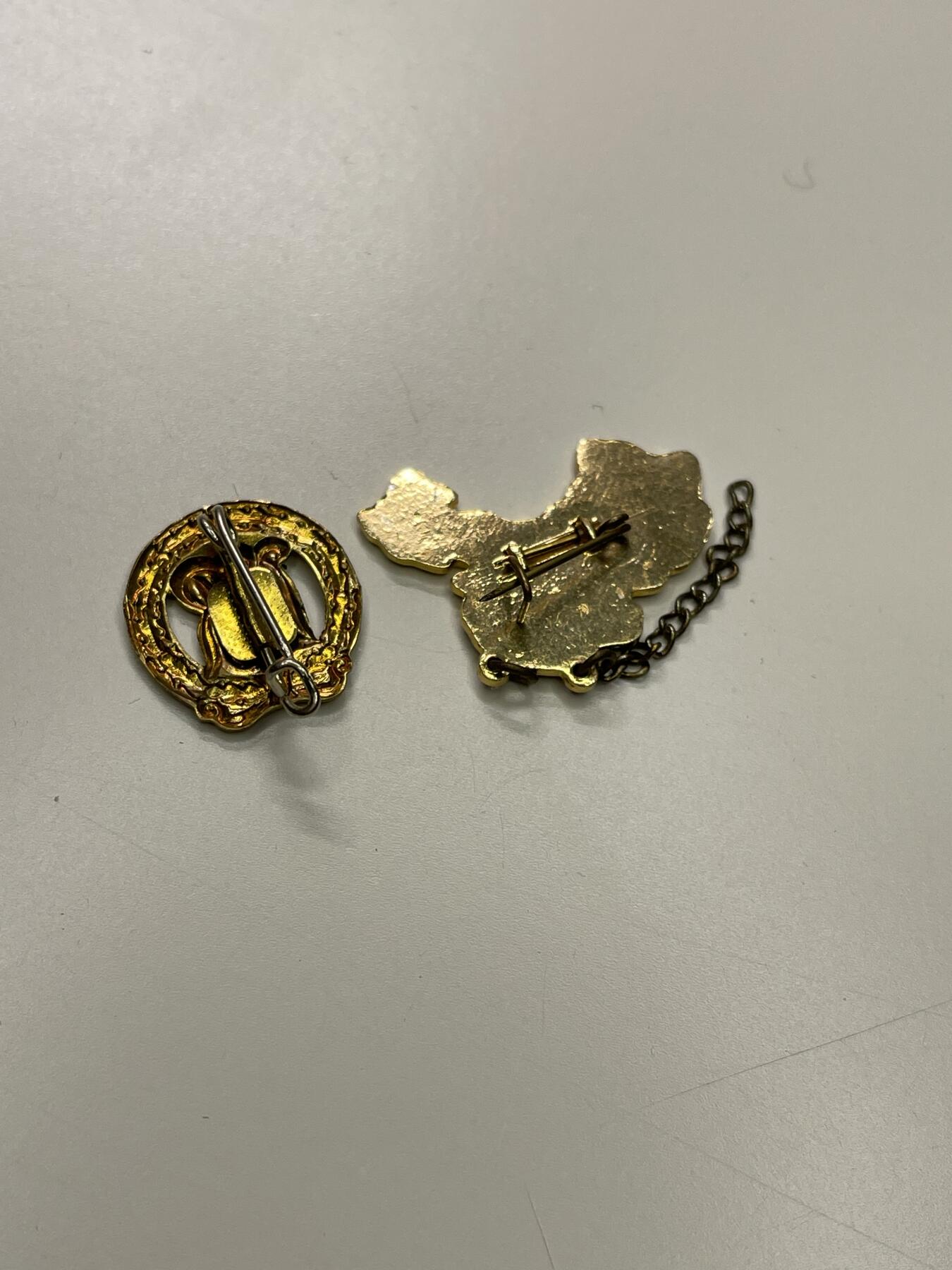 新时代收藏徽章红藏拍卖(第二十九场)  徽章纸品证书杂项 东德金体能章和青运会章