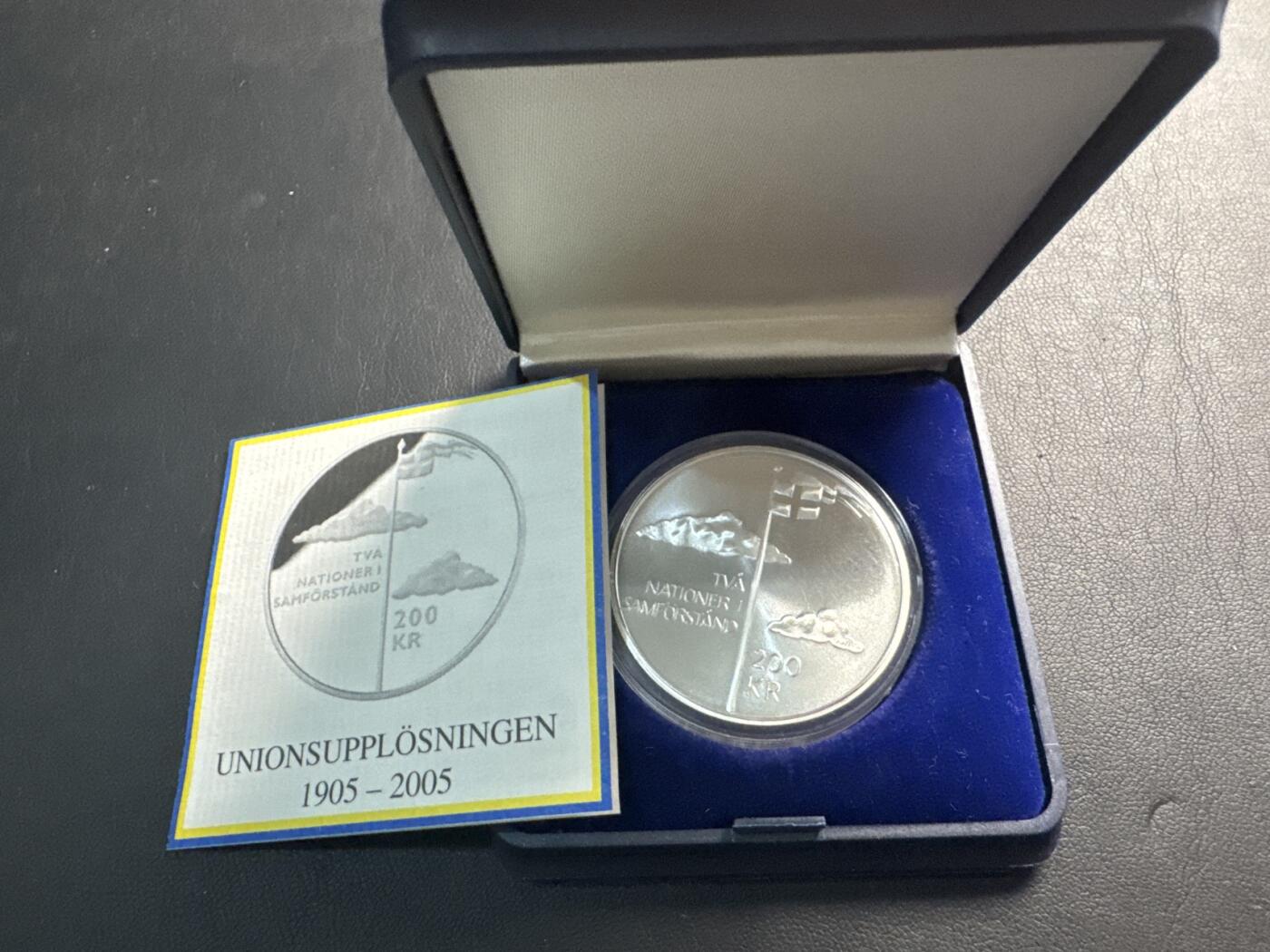 ❤️【币观天下】❤️ 第336期钱币拍卖- 2025.12.26周五晚上6点半场-长期征集拍品 瑞典2005年建国100周年200克朗精制纪念银币盒证齐全