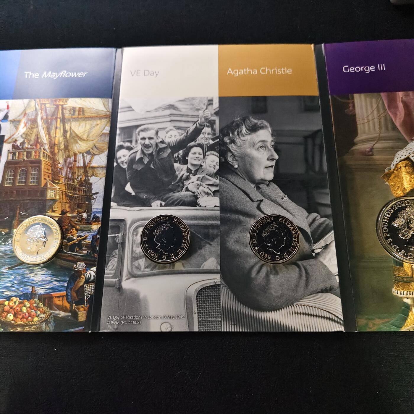 【全场包邮】纯粹捡漏拍489场（免费代拍第26场） 英国2020年官方封装套币-含盾徽版套币+5镑乔治三世逝世200周年+2镑欧洲胜利日75周年+2镑阿加莎·克里斯蒂女士第一部小说100周年+2镑五月花号400周年+50便士东京奥运会英国代表队5枚纪念币