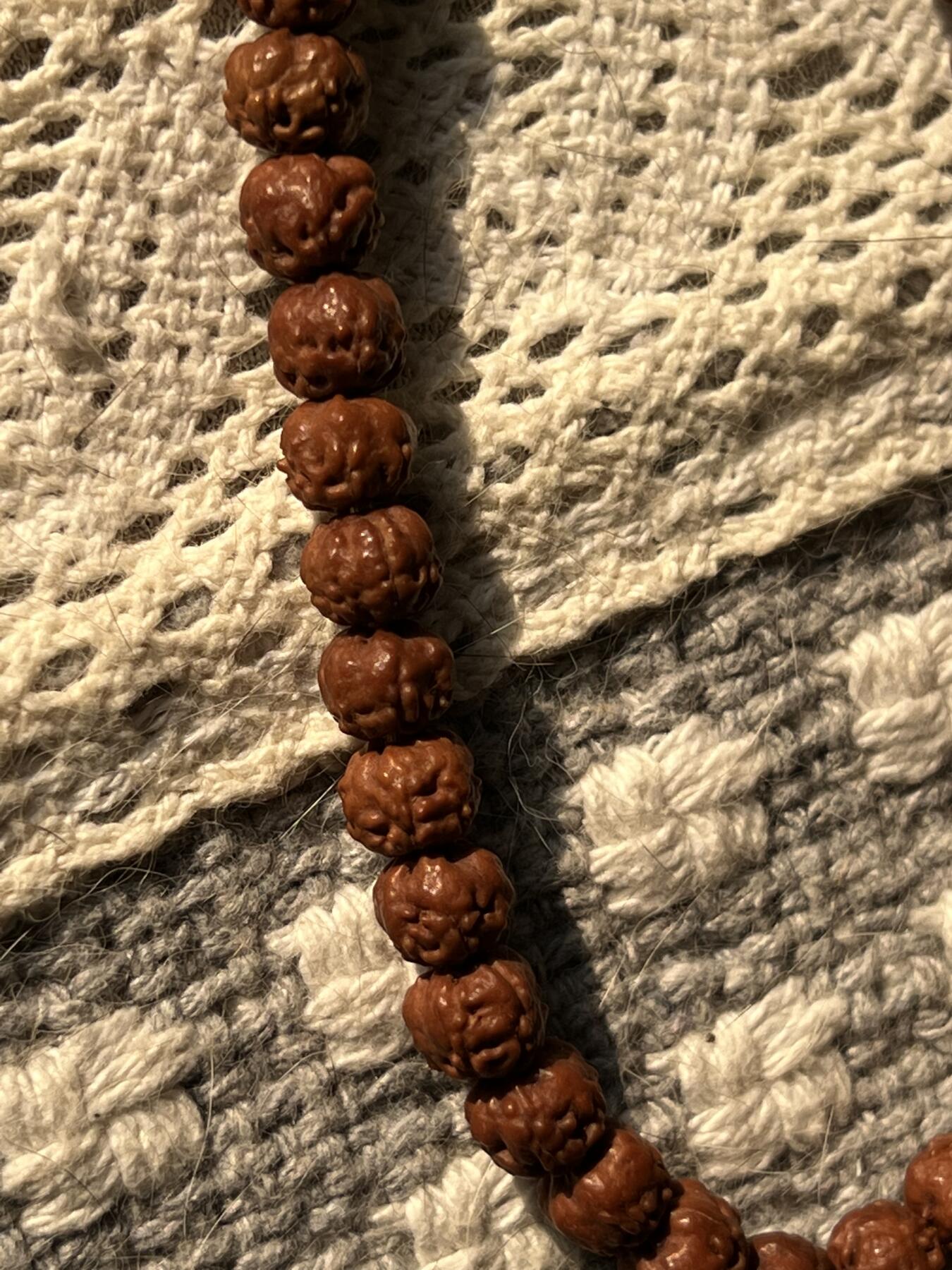 零元拍：龙切 五爪金龙小佛手长串6.5 MM左右，非常容易变红，坊间人称三日红，很容易有盘玩成就感。后图是自己佩戴不到三个月效果