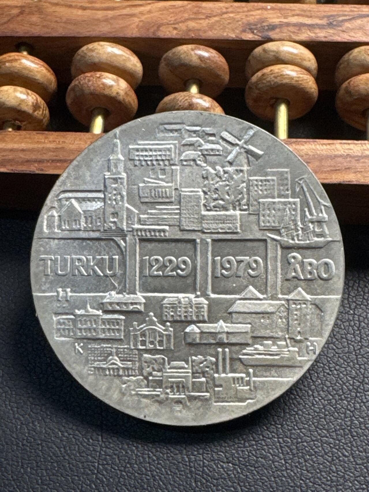 ❤️【币观天下】❤️ 第336期钱币拍卖- 2025.12.26周五晚上6点半场-长期征集拍品 稀少 芬兰早期原包装带证书1979年图尔库城市建立750年纪念银币26.3克