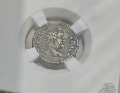 瓶子🏺第222期拍卖会 -  公元193-211年  古罗马帝国时代塞维鲁 正面皇帝桂冠头像  背面胜利女神 1狄纳里银币  2.98克