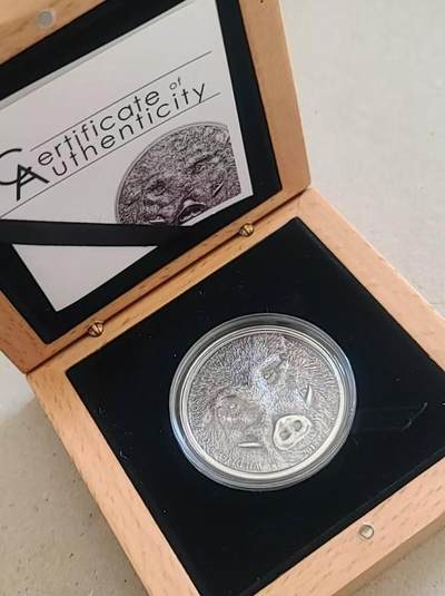 ❤️【币观天下】❤️ 第336期钱币拍卖- 2025.12.26周五晚上6点半场-长期征集拍品 - 蒙古2018年野猪仿古水晶镶嵌1盎司银币带证书包装