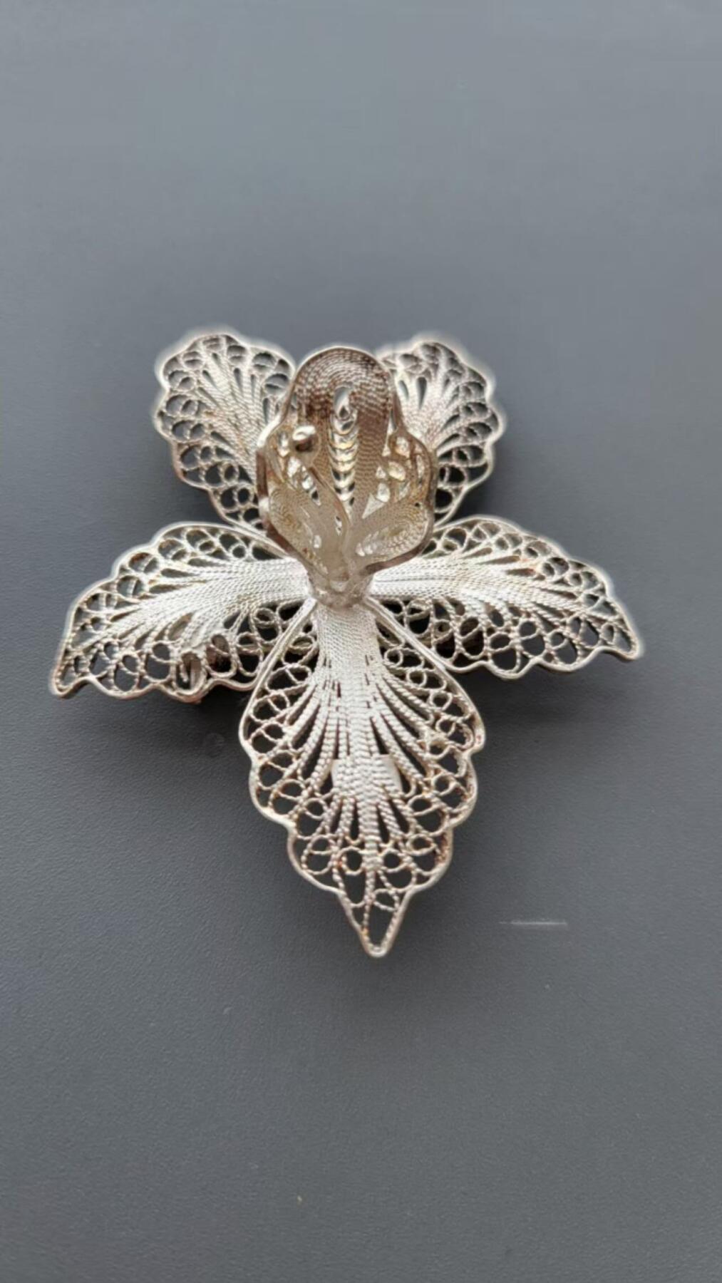 嘉宝良覃世界勋赏第20期拍卖 意大利银制花卉胸针