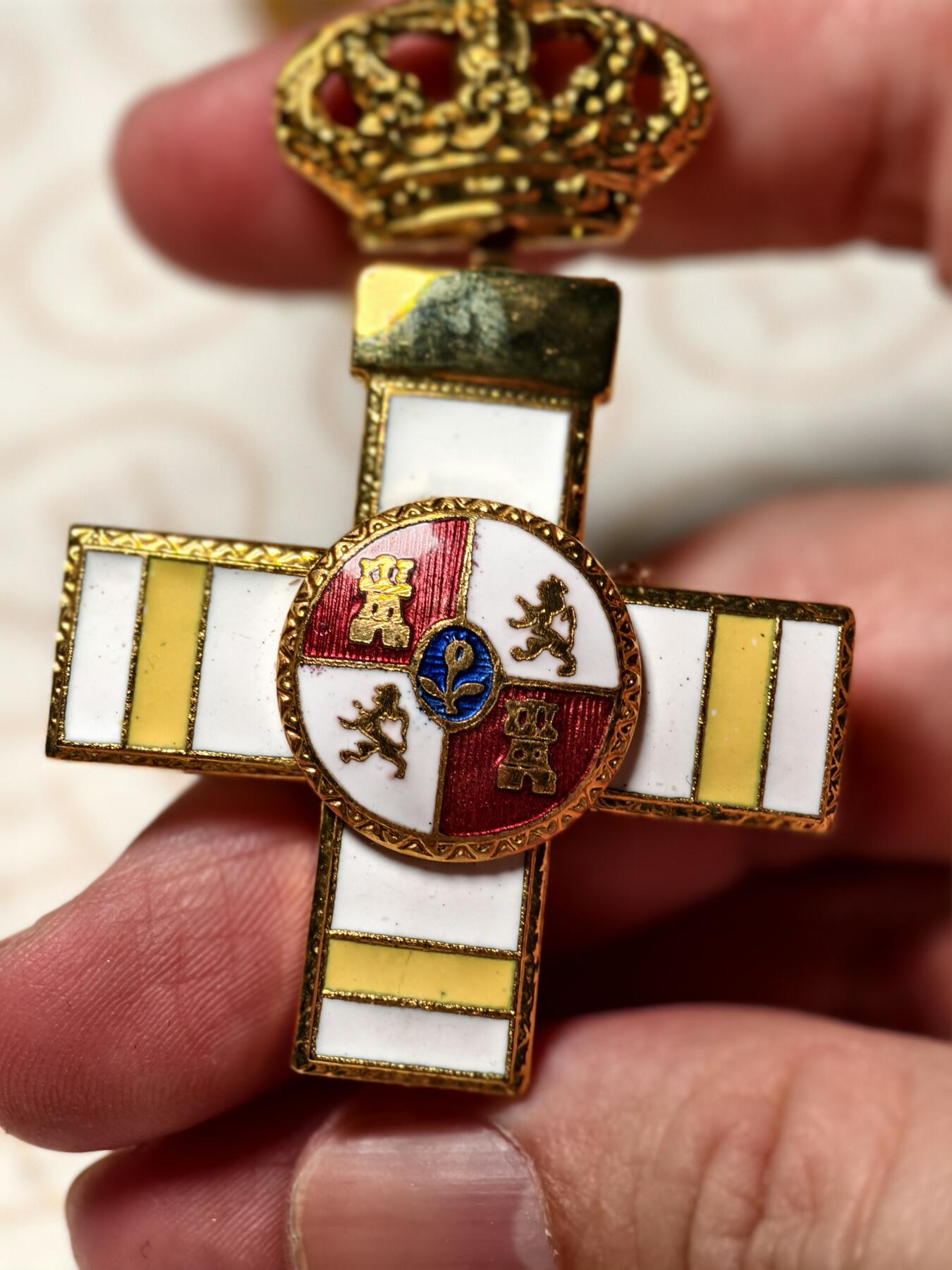 抚柳草堂-第四期章牌钱币（圣诞专场） 奖章勋章限时免佣 满百包邮 放漏专场 西班牙军事功勋 原品 非复刻 白色珐琅带黄条 少见版本