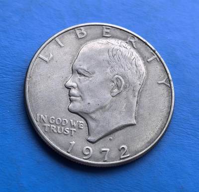 外国优质老铜币高银银币，周六九点倒数截拍，满百包邮，持续收拍 - 美国艾森豪威尔1972 年一元，纪念总统兼二战统帅。正面领袖侧像，背面鹰踞月球（呼应阿波罗登月），串联军事、太空史诗。冷战背景下的货币符号，流通好品稀缺。