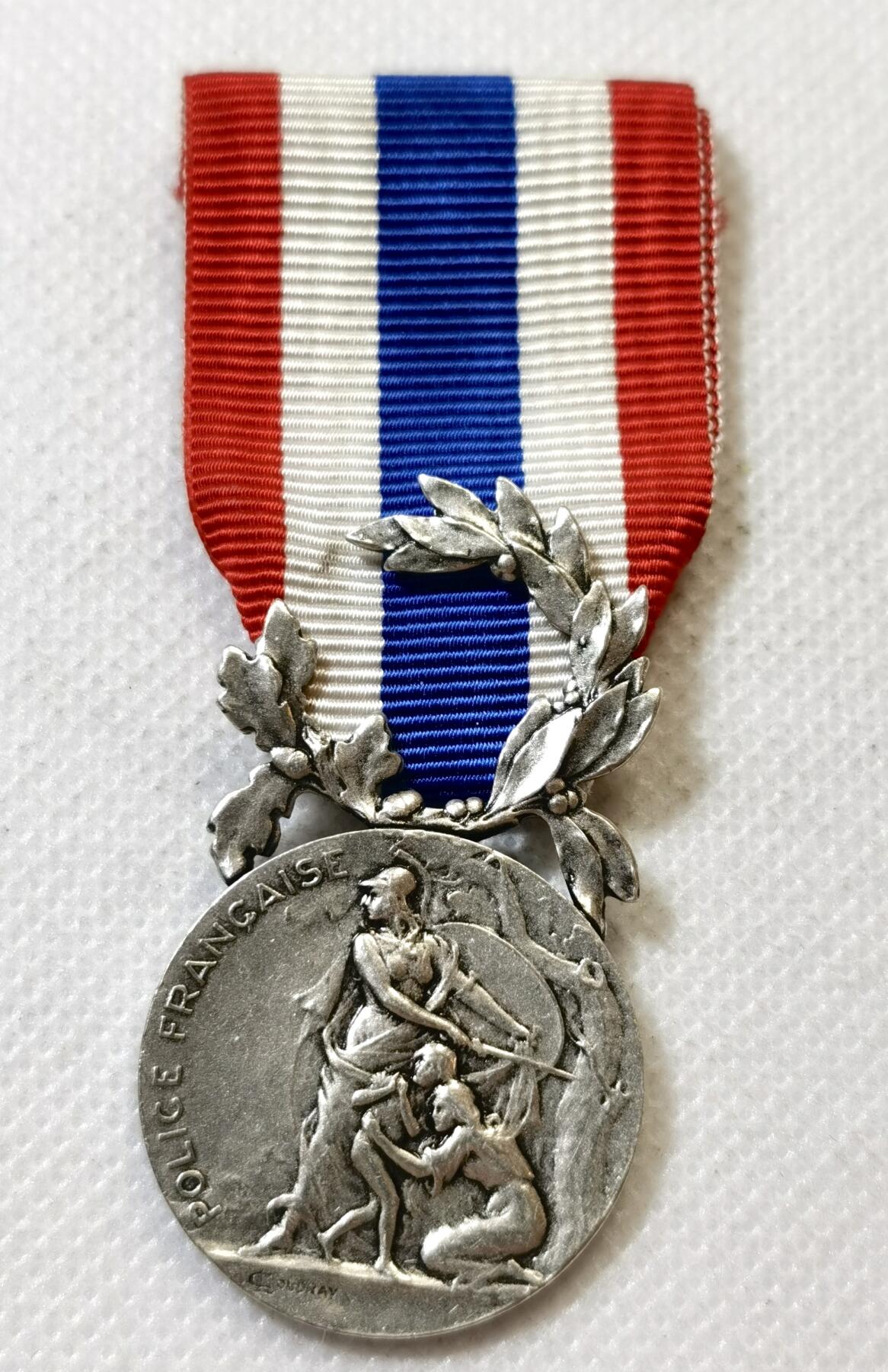 甄臻铺-世界币章拍卖（第45期）精品场拍品征集中，送拍享返佣金等优惠多多