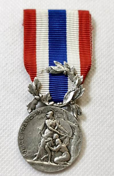 甄臻铺-世界币章拍卖（第45期）精品场拍品征集中，送拍享返佣金等优惠多多 - 法国内政部银级警察服役奖章 12.9克 925银