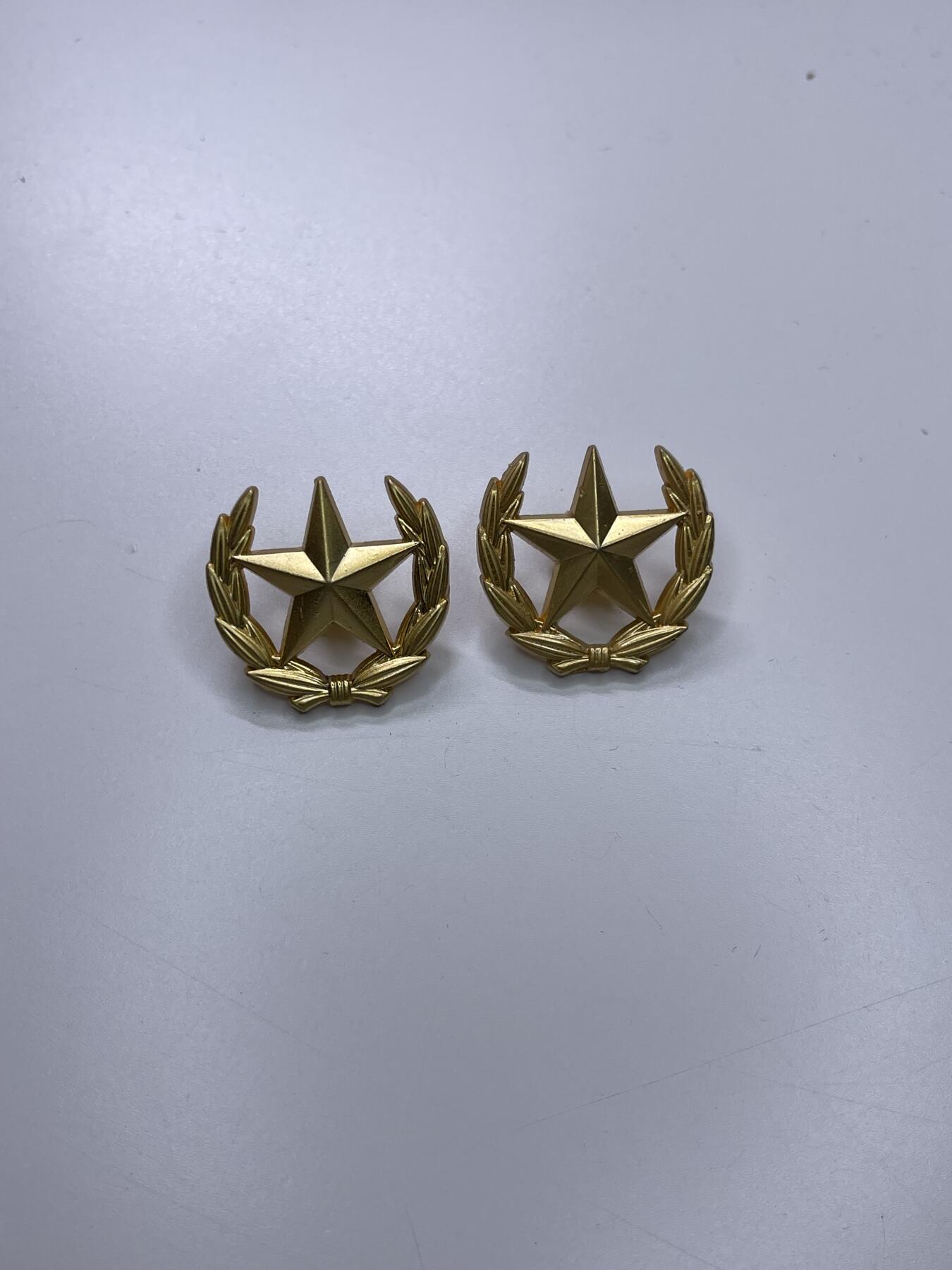 新时代收藏徽章红藏拍卖(第二十九场)  徽章纸品证书杂项 领章一组